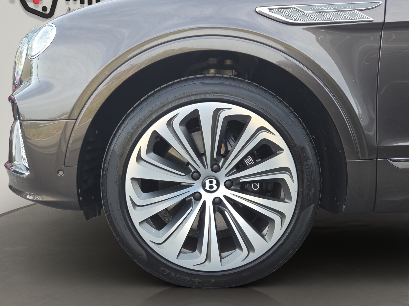 BENTLEY Bentayga 4.0 V8 Atelier Edition-image-5
