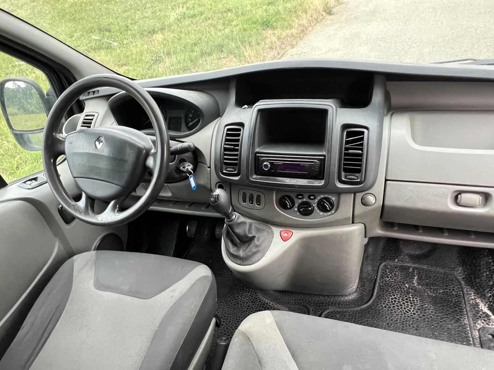 RENAULT Trafic 2.0 dCi 115 2.9t L2H1 Mit Klima Lange version-image-6
