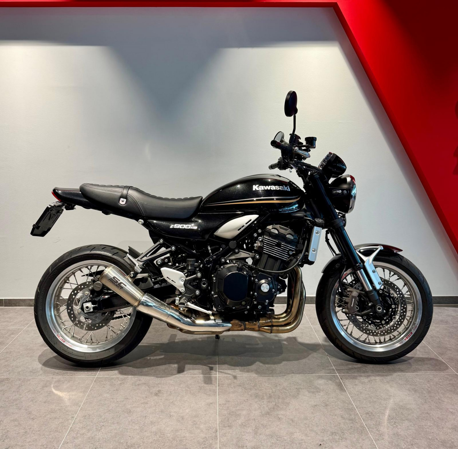 KAWASAKI Z 900 RS-showroom-element-1