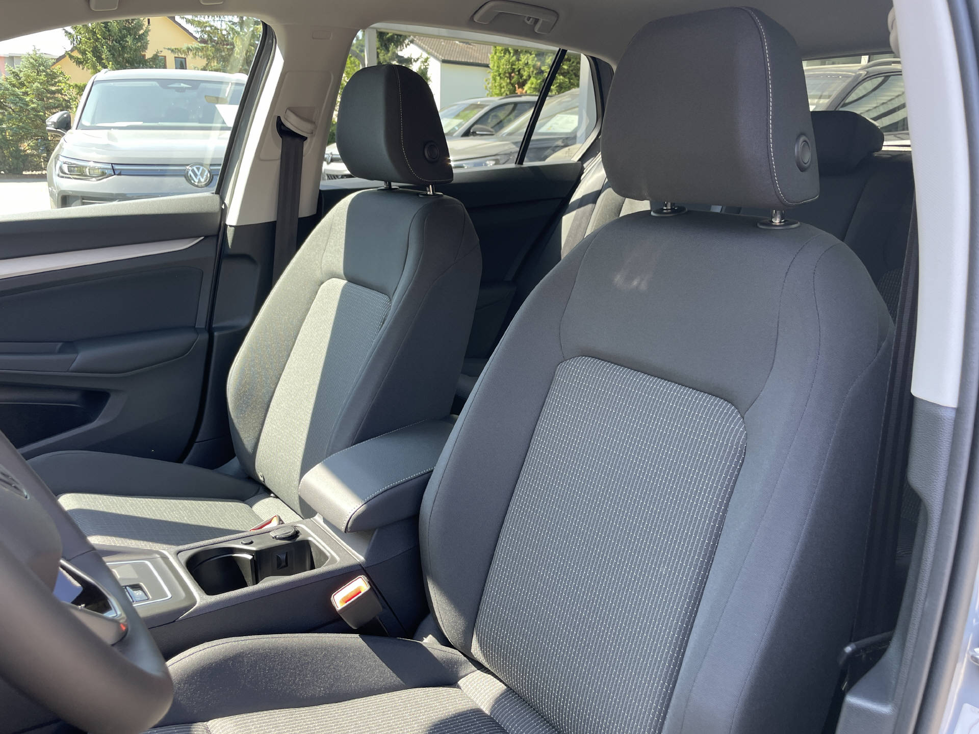 VW Golf VIII 1.5 eTSI Value DSG-image-8