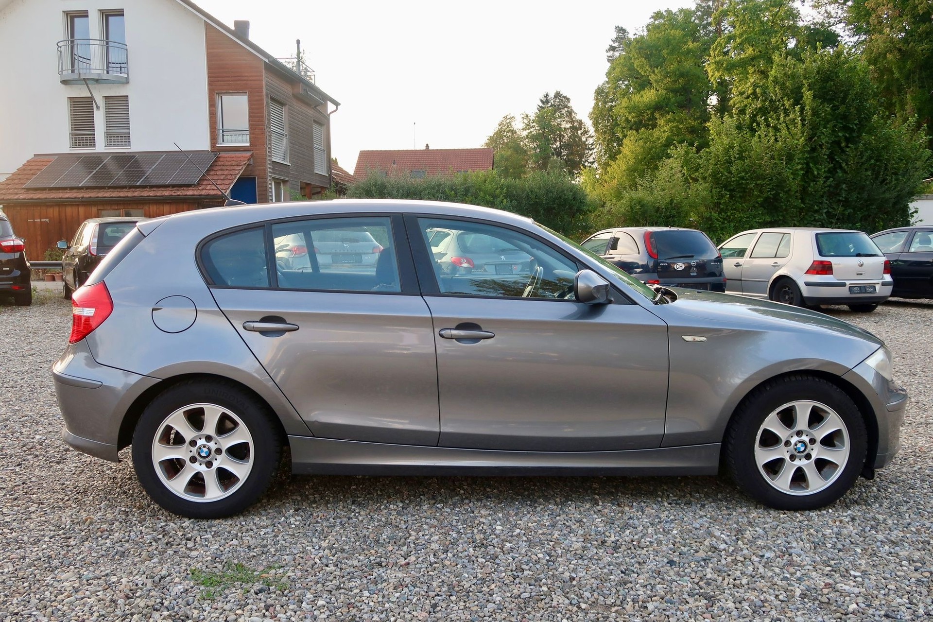 BMW 120i-image-3