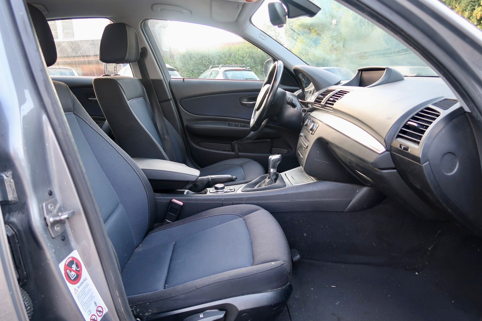 BMW 120i-image-8