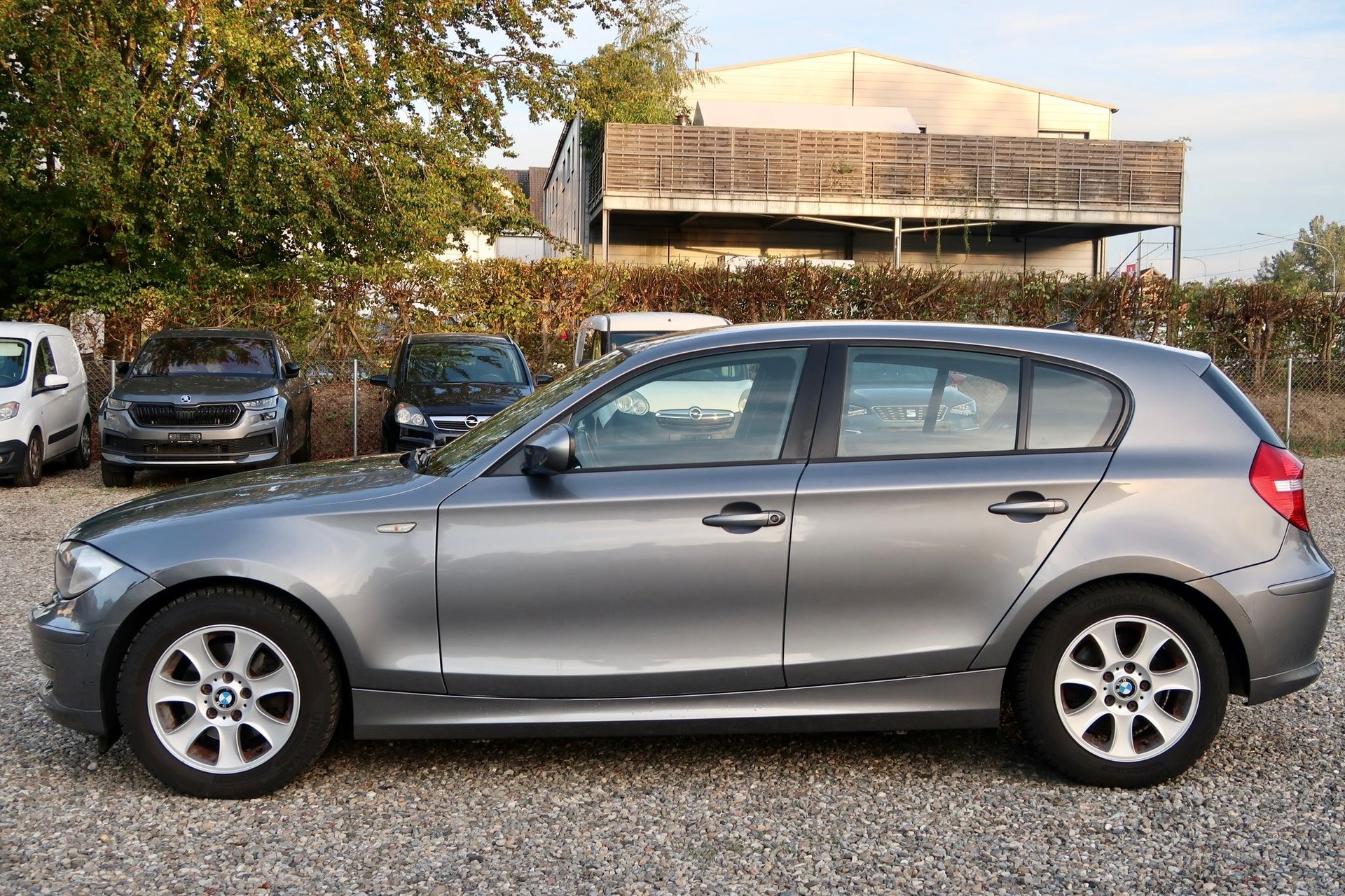 BMW 120i-image-2