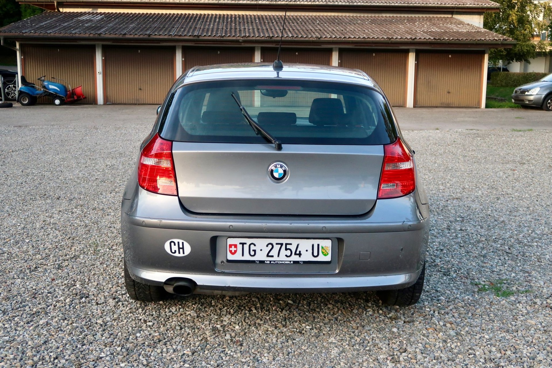 BMW 120i-image-4