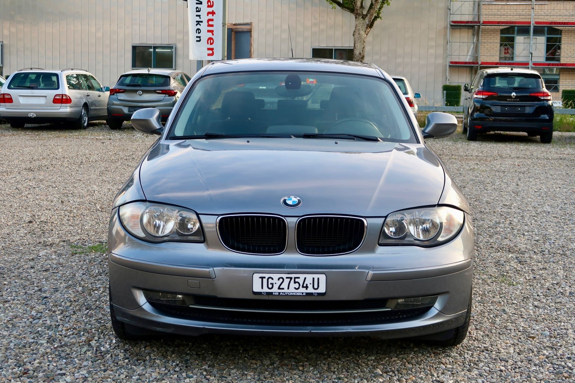 BMW 120i-image-1
