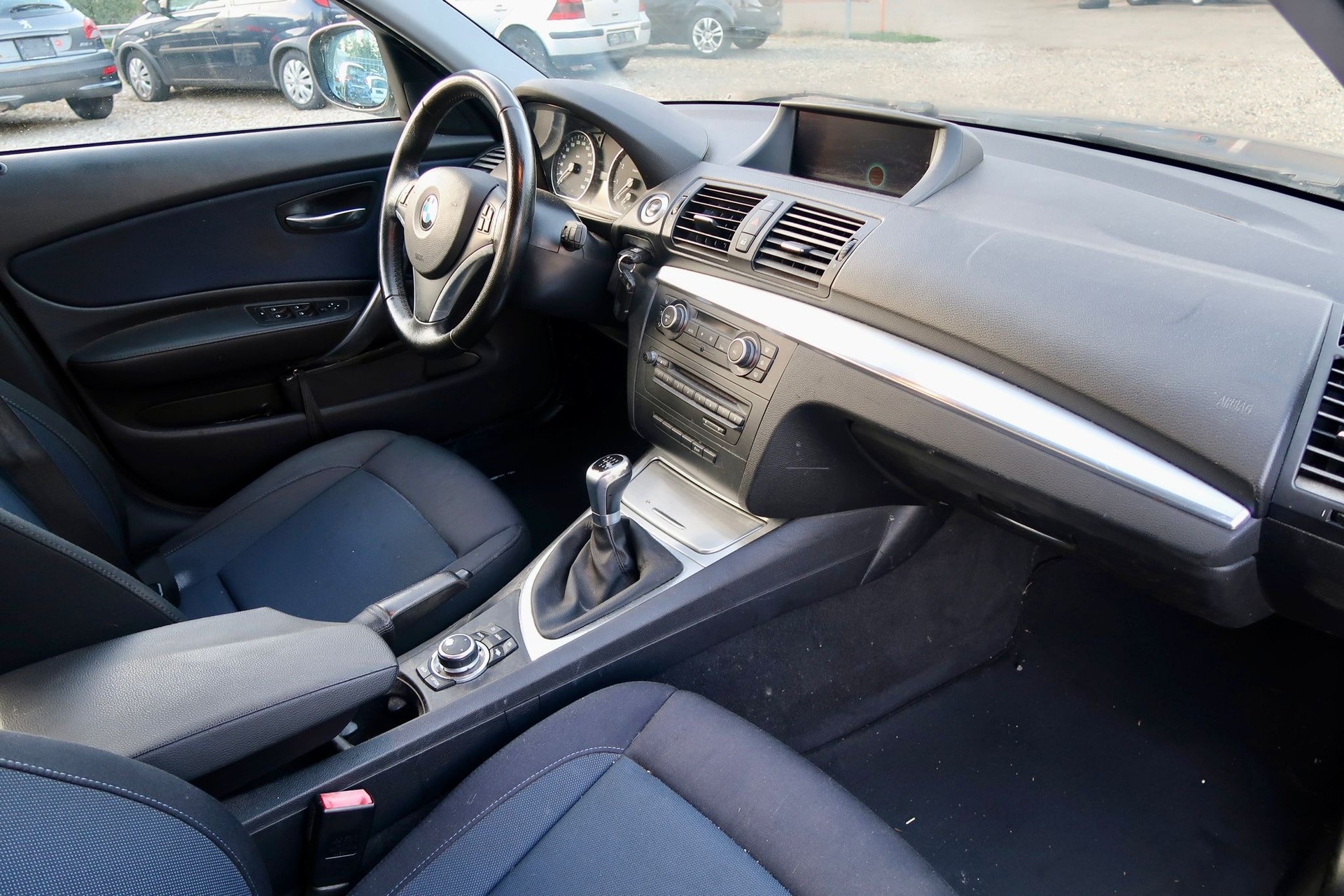BMW 120i-image-7