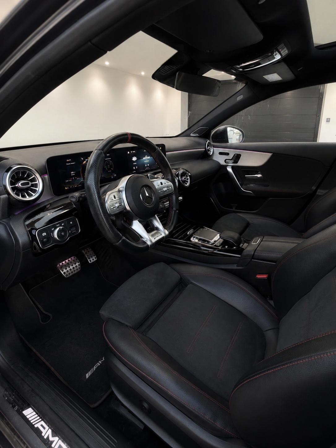 MERCEDES-BENZ A 35 AMG 4matic-image-3