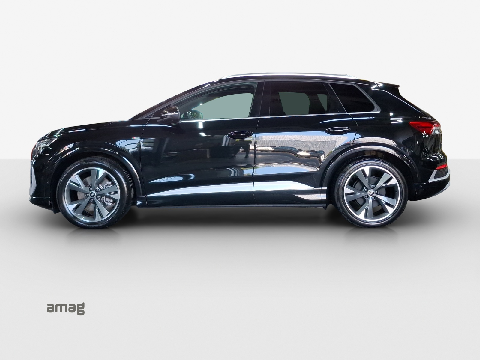 AUDI Q4 e-tron 45 quattro-image-1