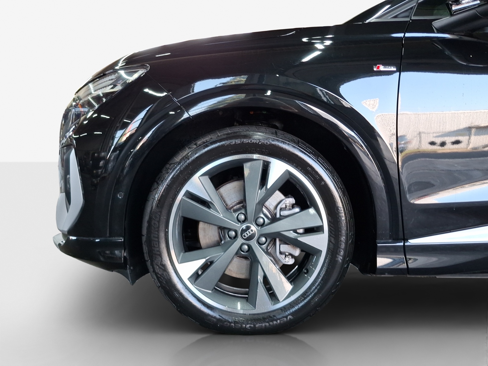 AUDI Q4 e-tron 45 quattro-image-15