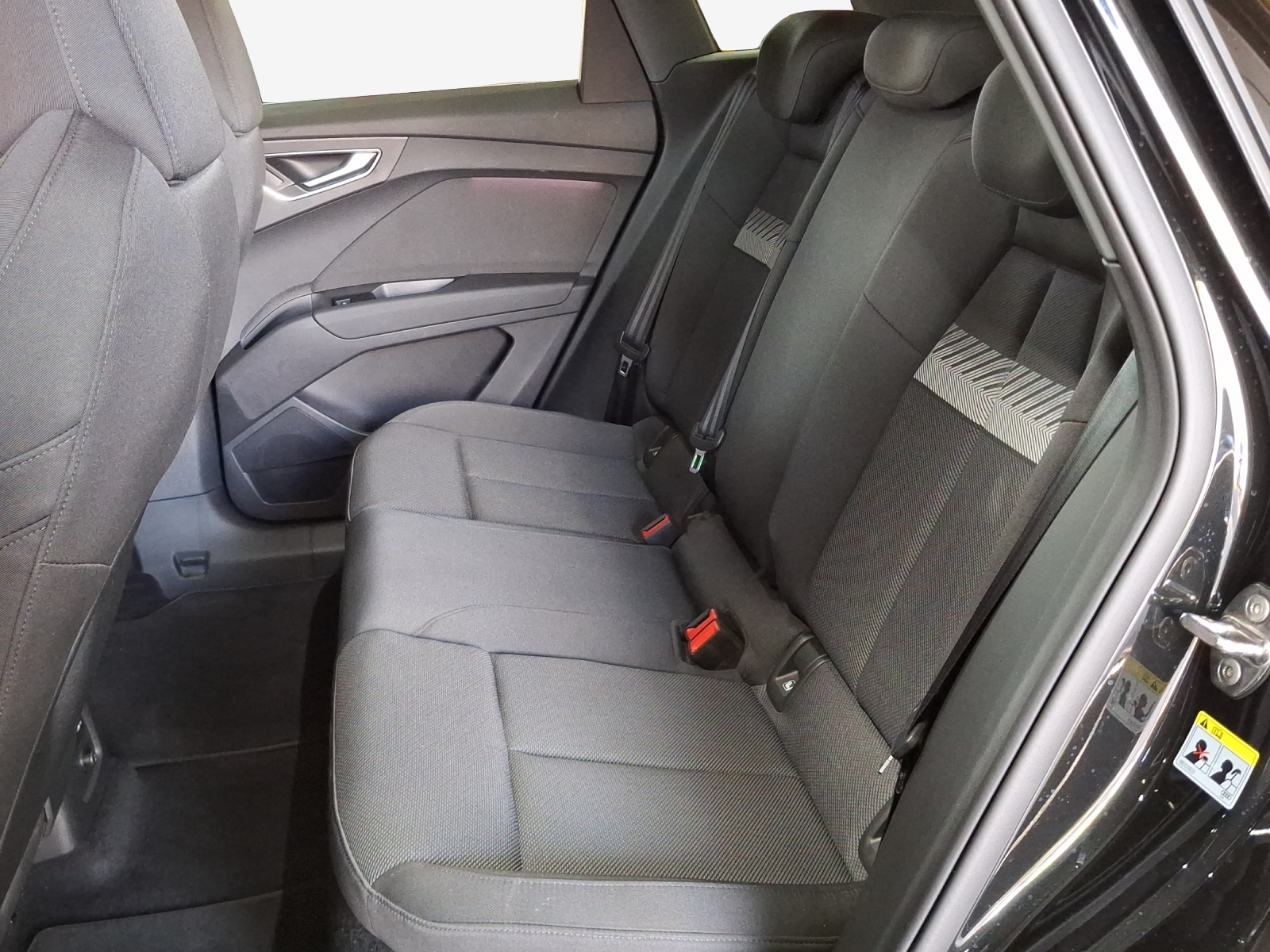 AUDI Q4 e-tron 45 quattro-image-11