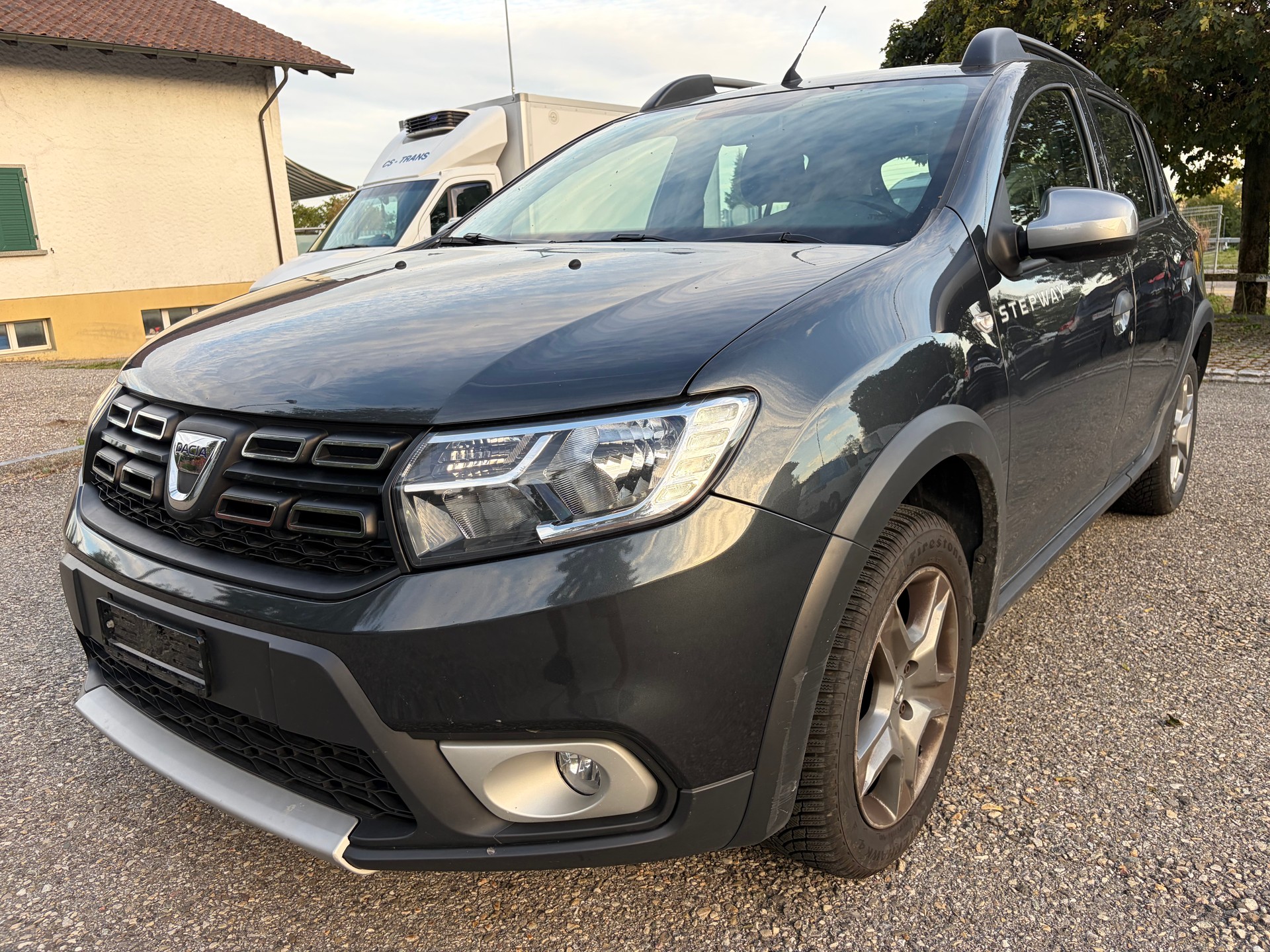 DACIA Sandero Tce 90 Stepway Lauréate Automatic-image-1