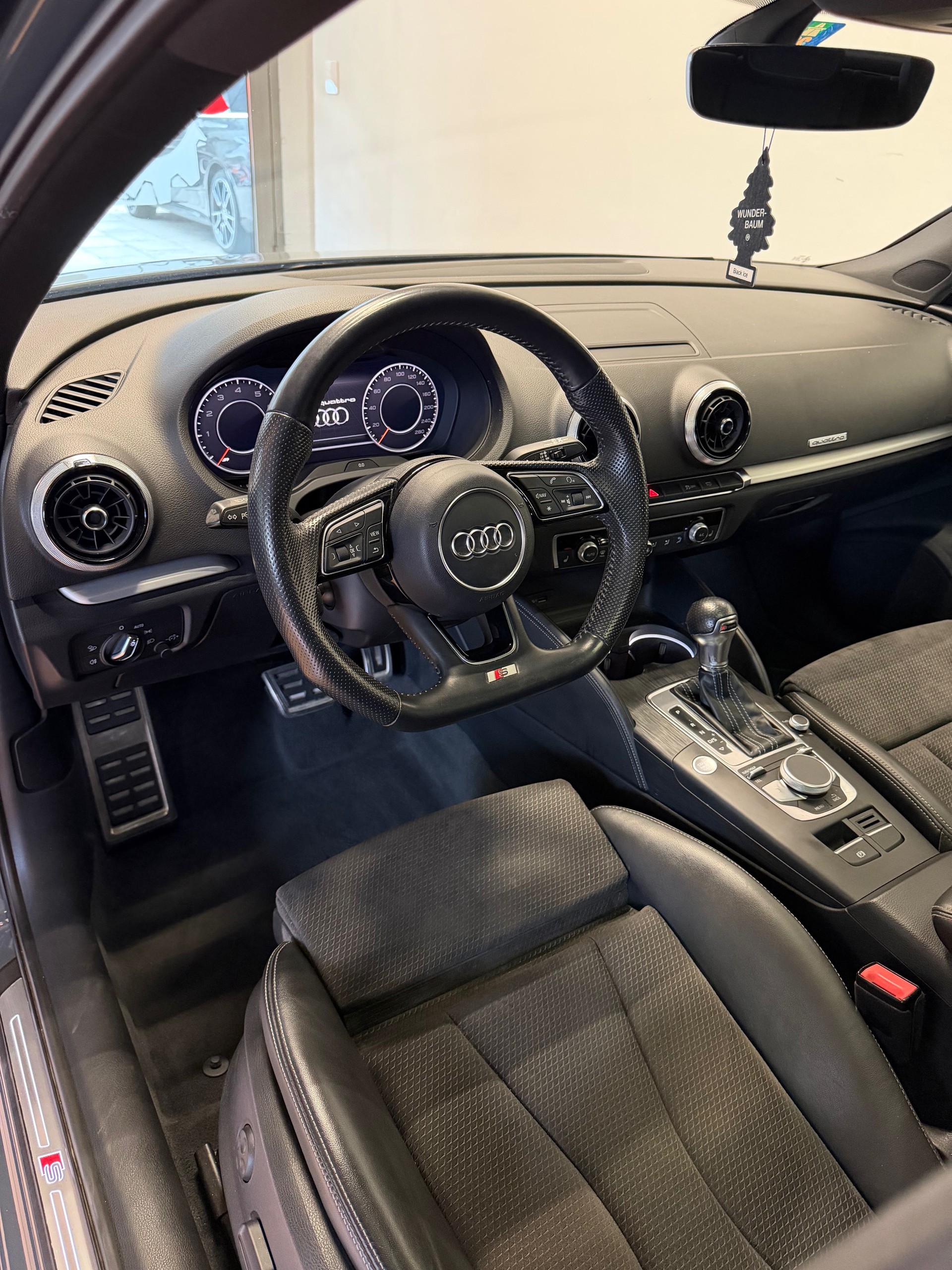 AUDI A3 Sportback 2.0 TFSI Sport quattro S-tronic-image-6