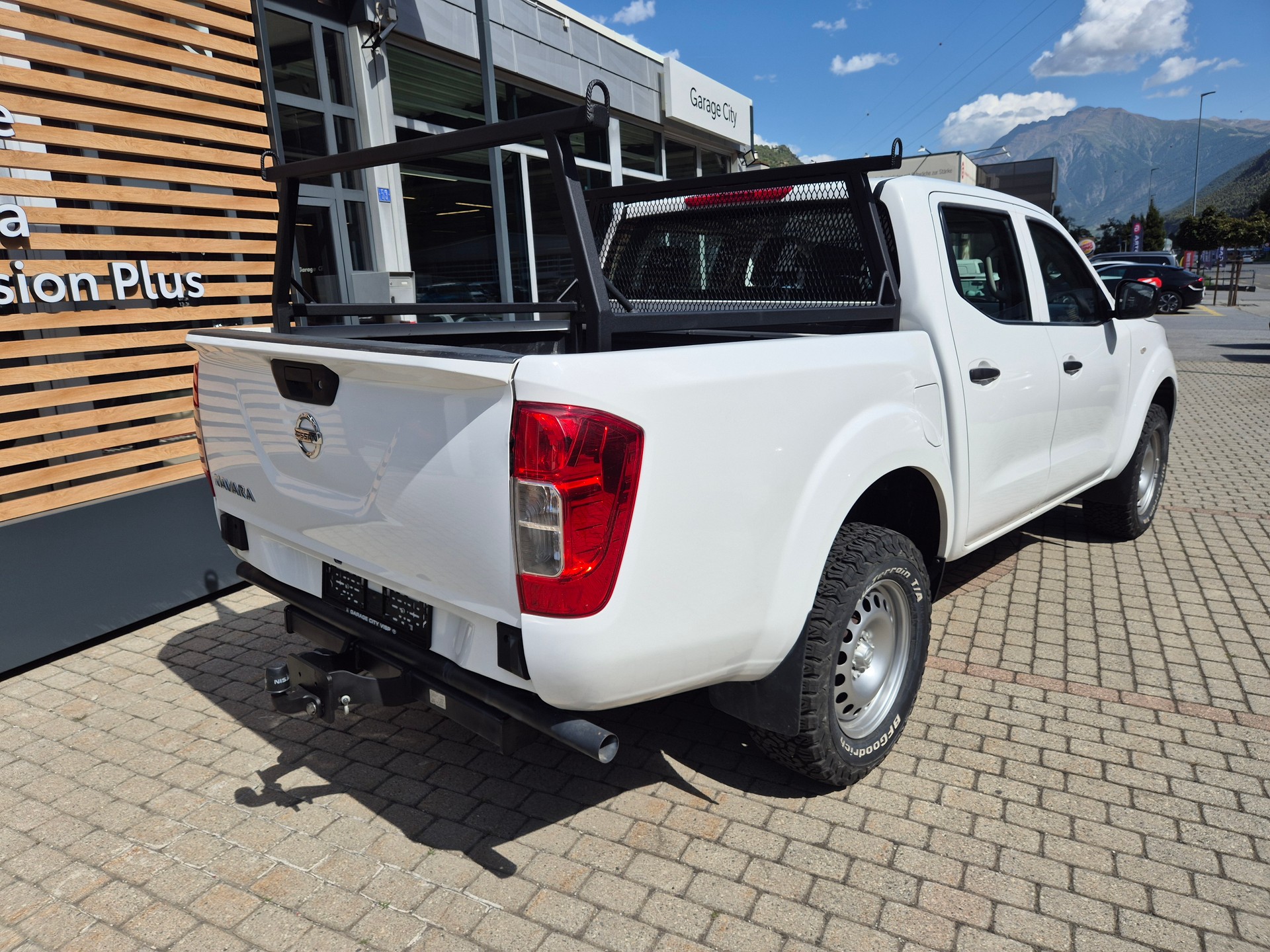 NISSAN NAVARA-image-2
