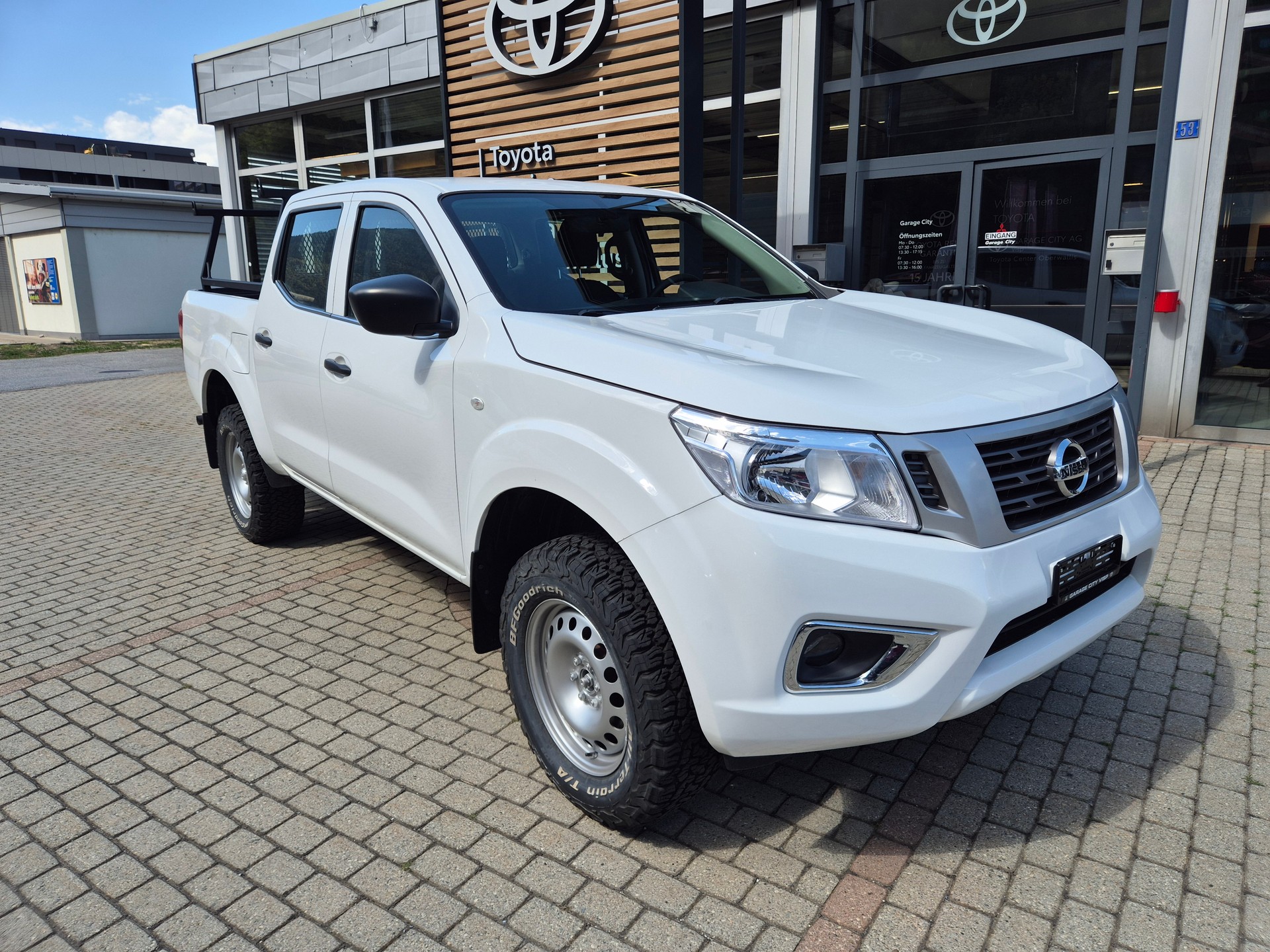 NISSAN NAVARA-image-0