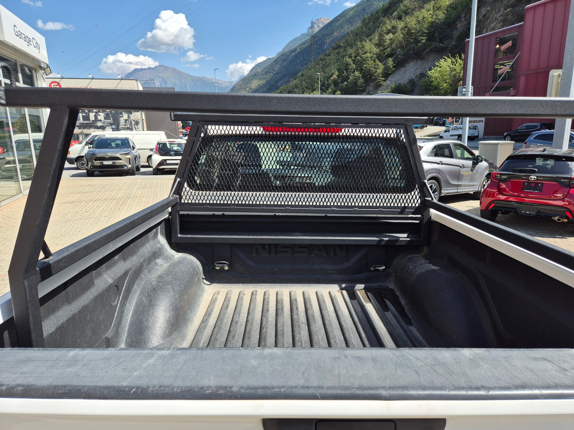 NISSAN NAVARA-image-4