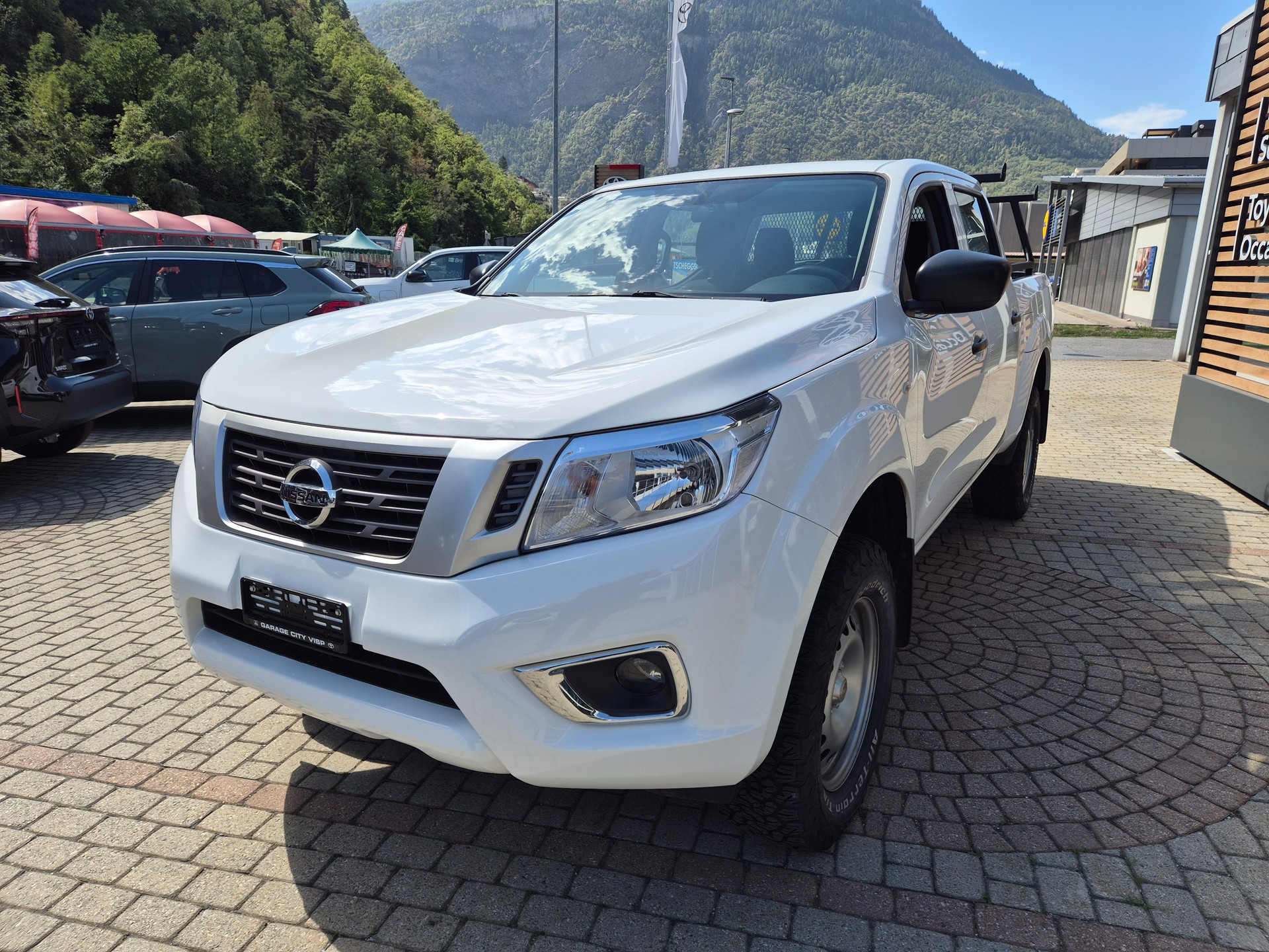 NISSAN NAVARA-image-1