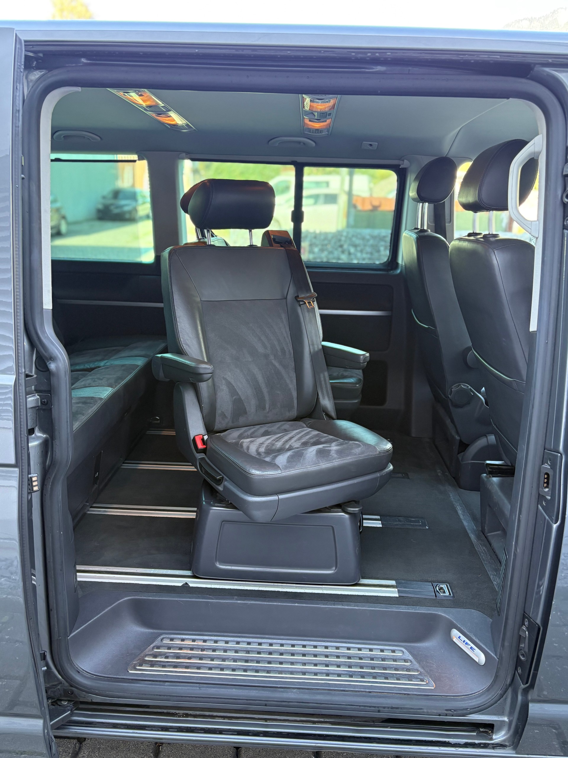 VW T5 Multivan 2.0 Bi-TDI 4Mot. DSG-image-9