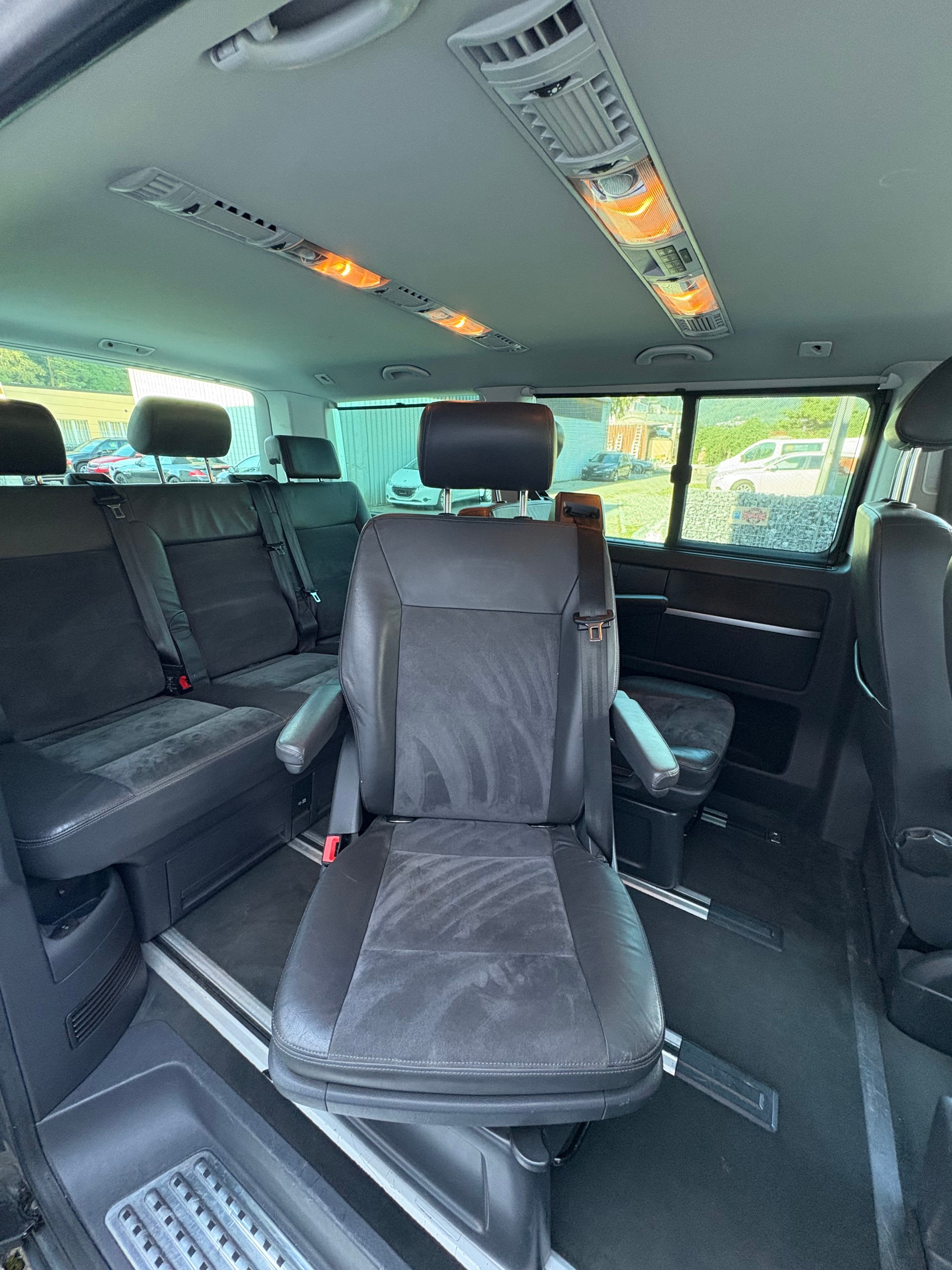 VW T5 Multivan 2.0 Bi-TDI 4Mot. DSG-image-10