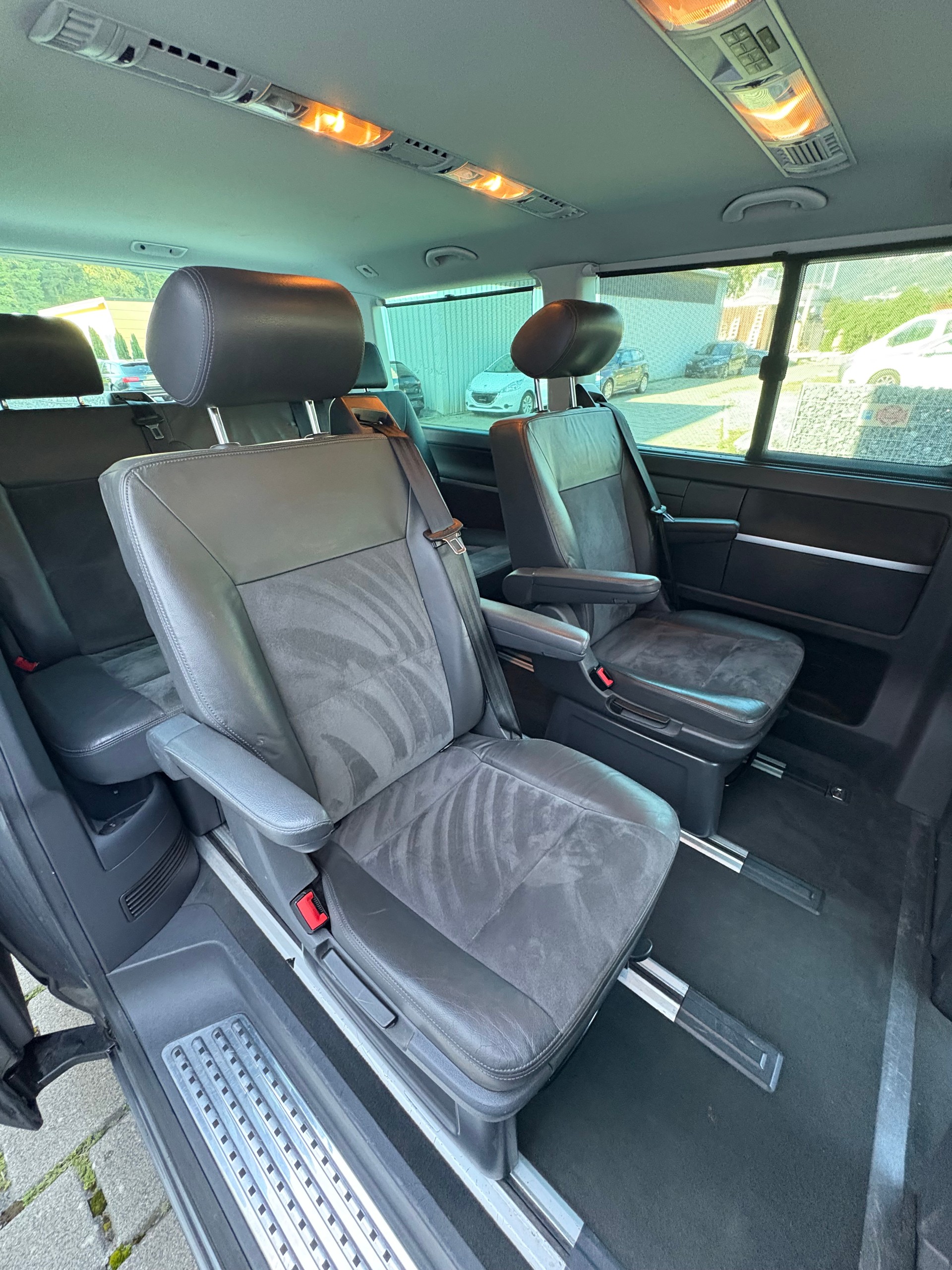 VW T5 Multivan 2.0 Bi-TDI 4Mot. DSG-image-11