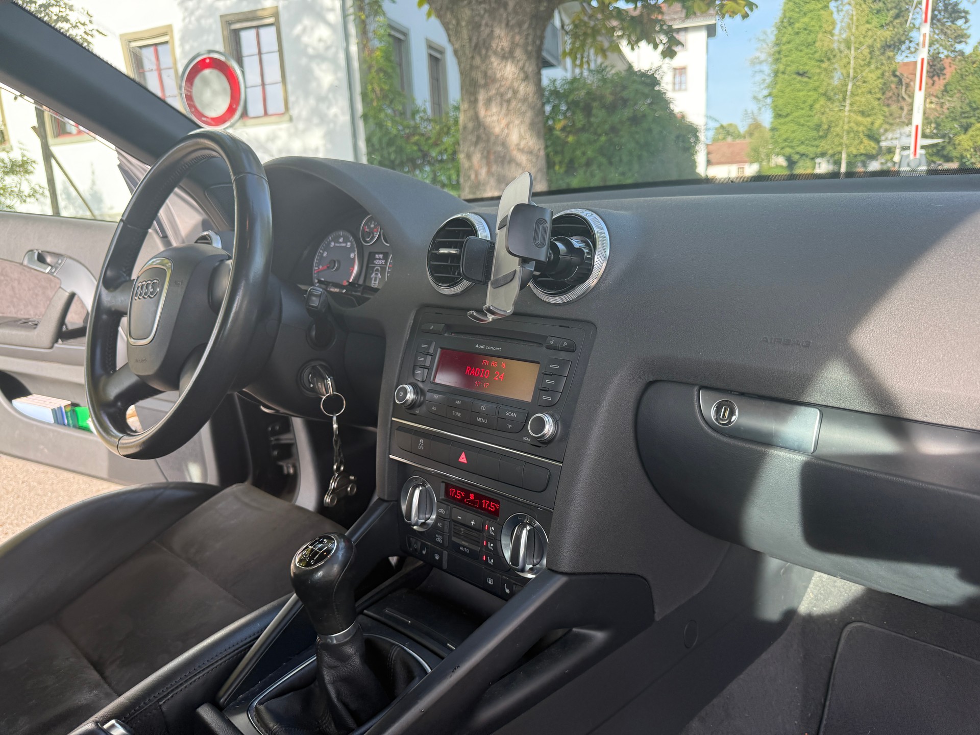 AUDI 1.8 16V T FSI Attraction-image-1