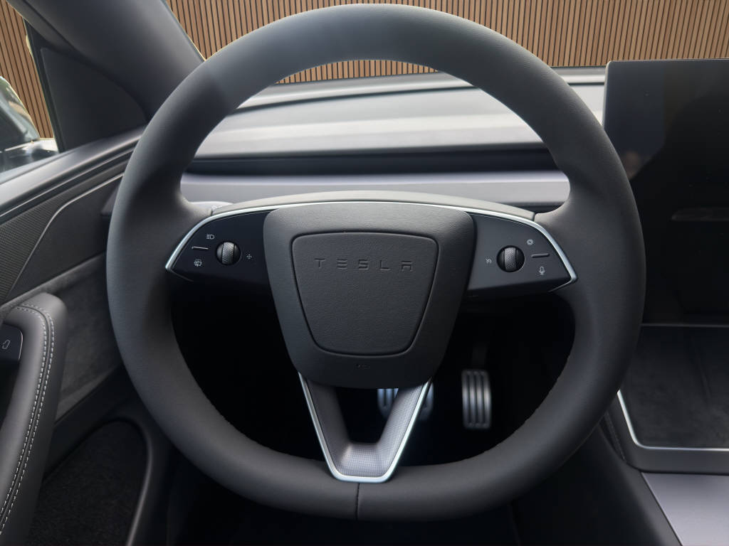 TESLA Model Y Performance AWD-image-14