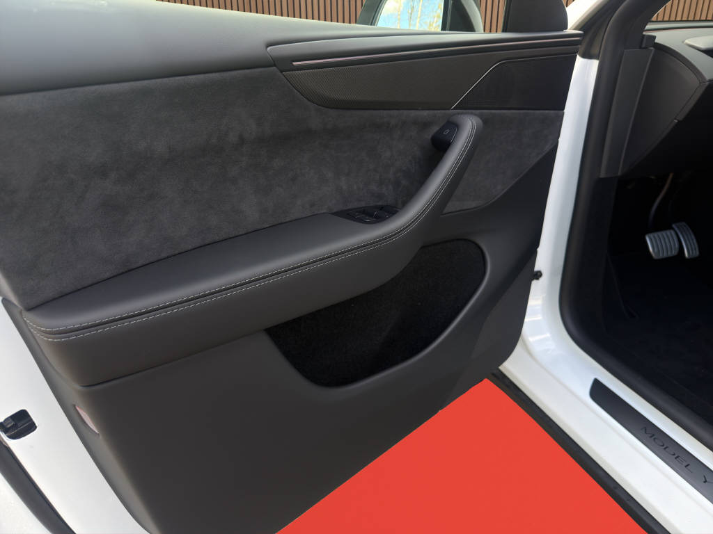 TESLA Model Y Performance AWD-image-20