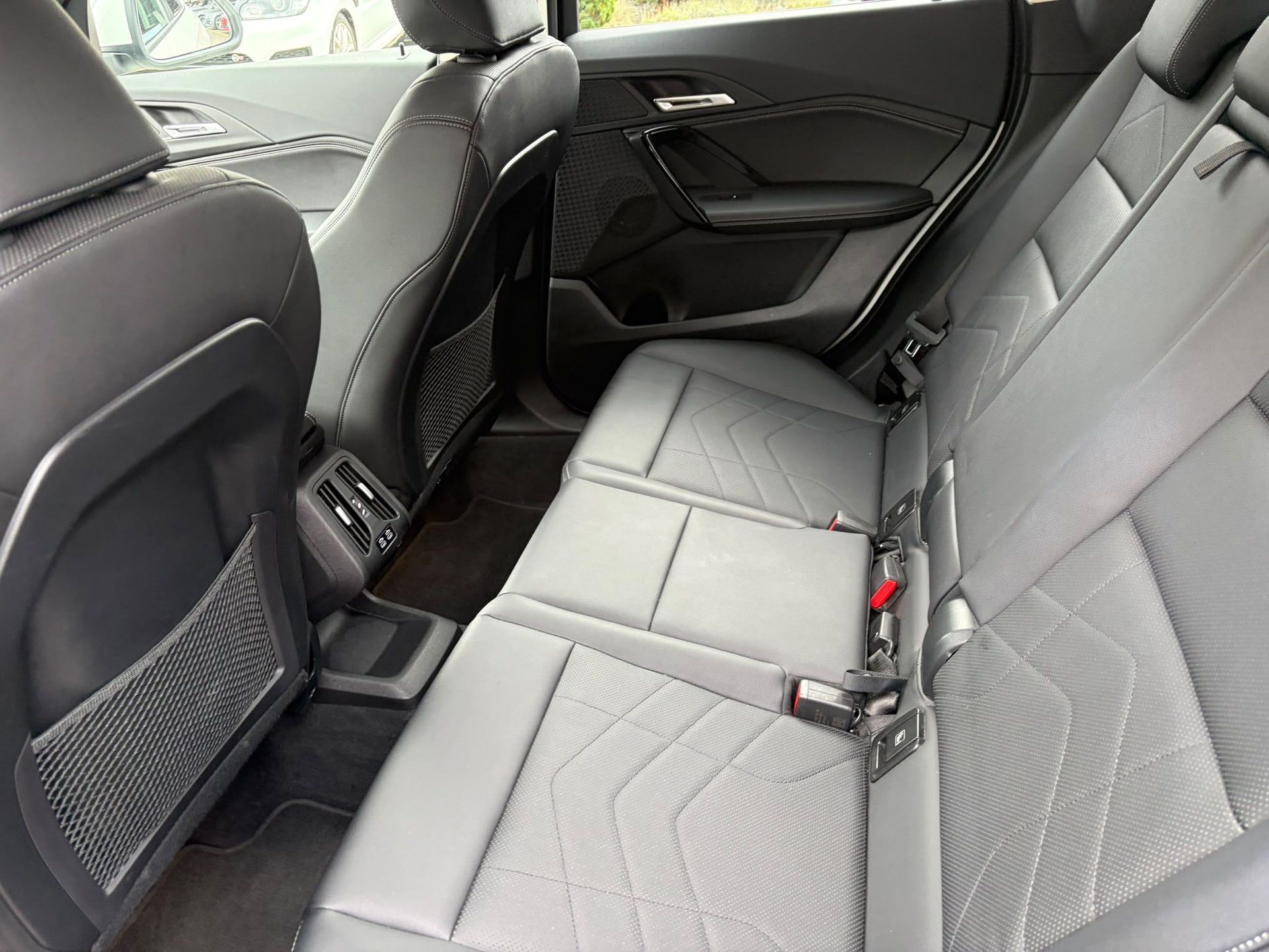 BMW X1 sDrive 18i-image-14