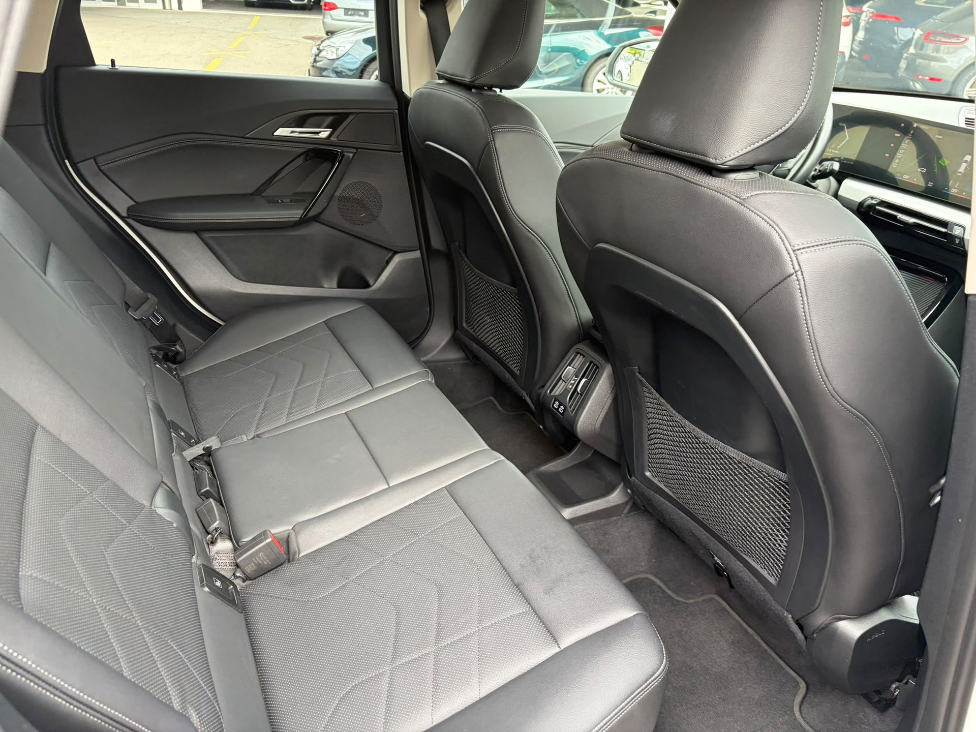 BMW X1 sDrive 18i-image-15