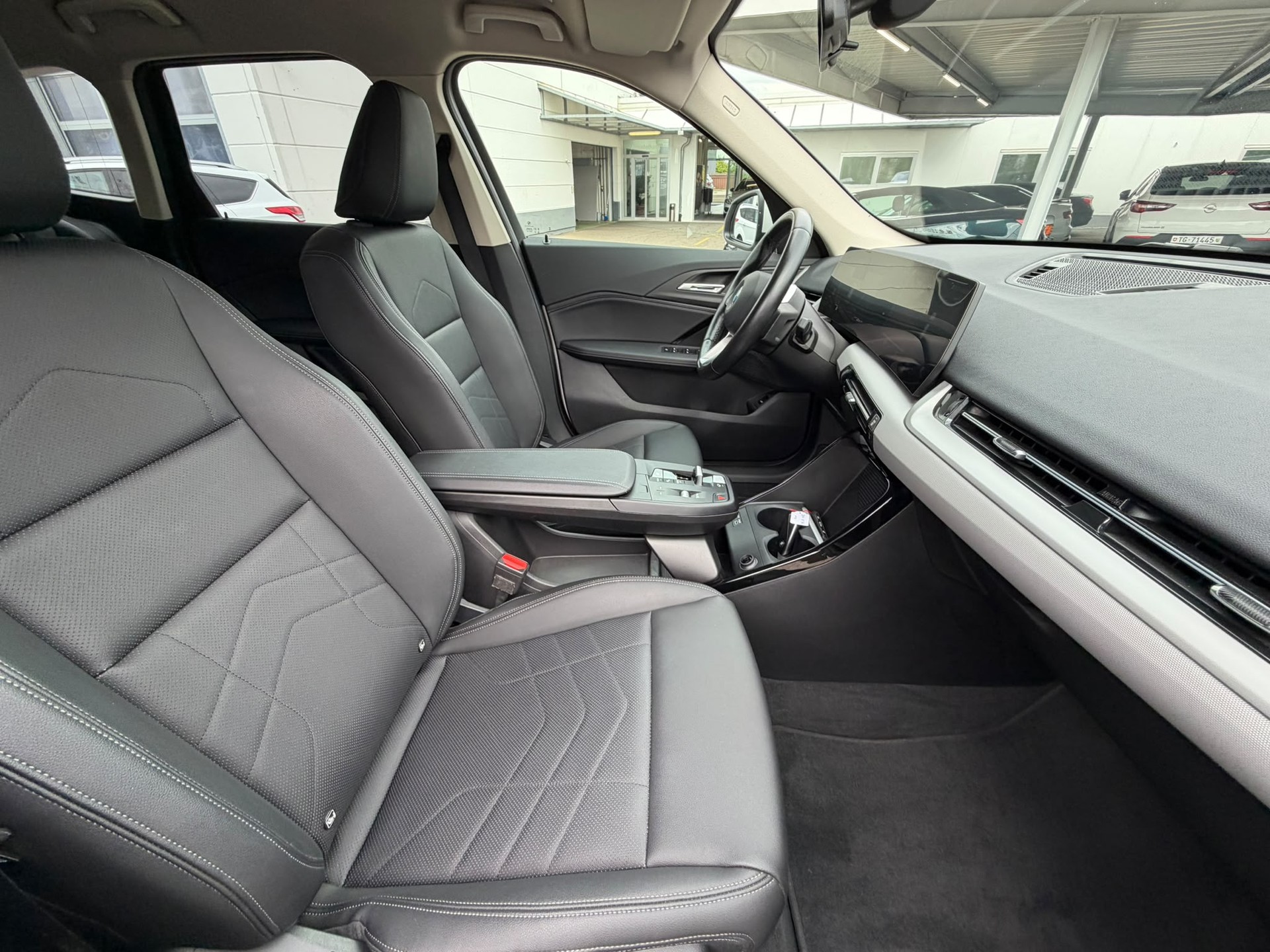BMW X1 sDrive 18i-image-13