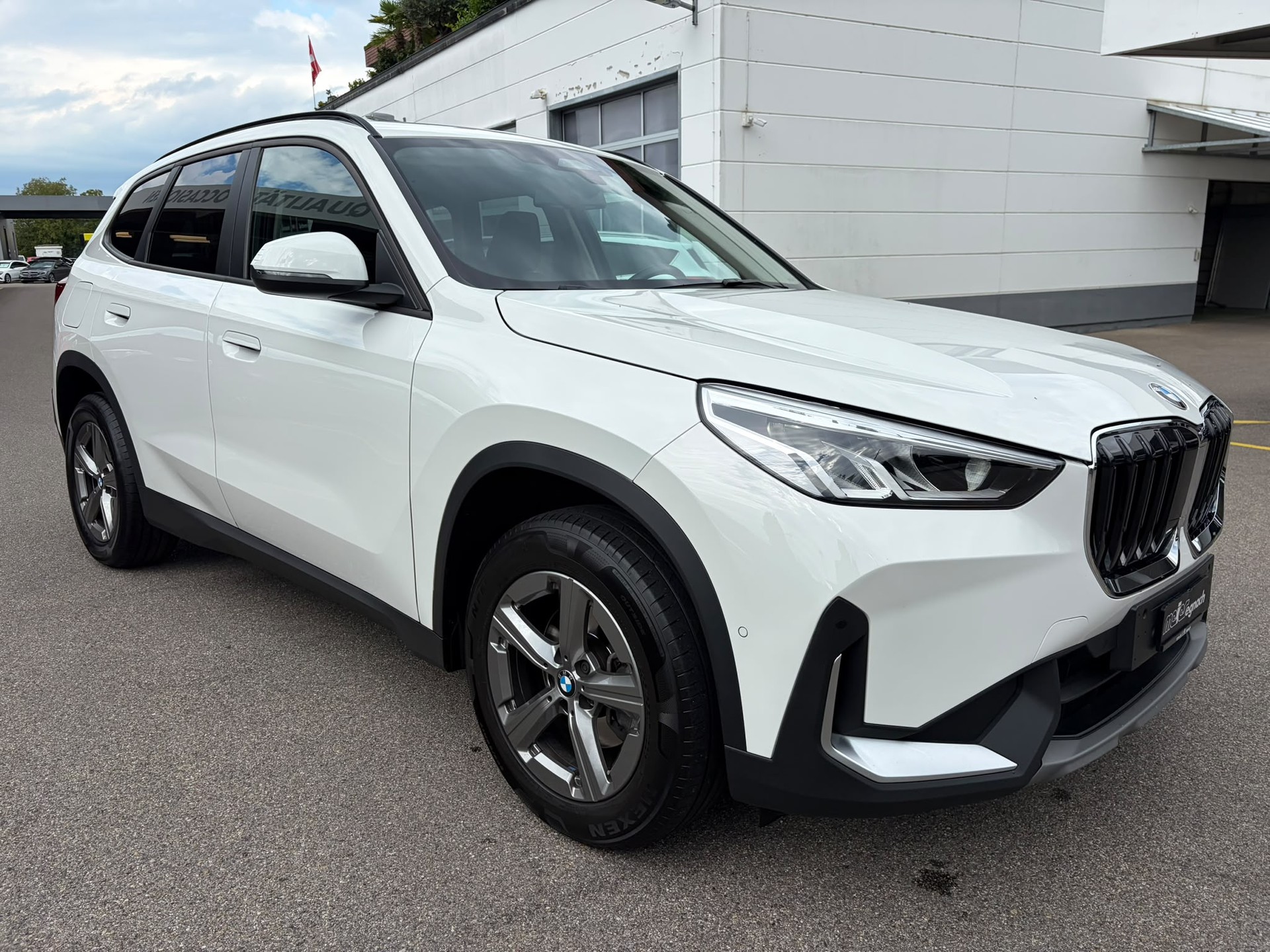 BMW X1 sDrive 18i-image-2