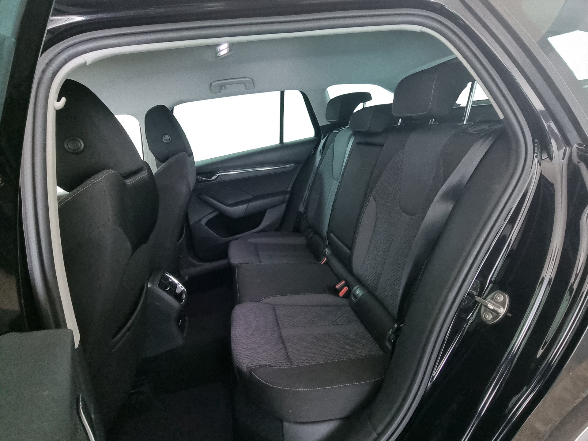 SKODA Octavia Combi 2.0 TDI 150 Ambition DSG-image-6