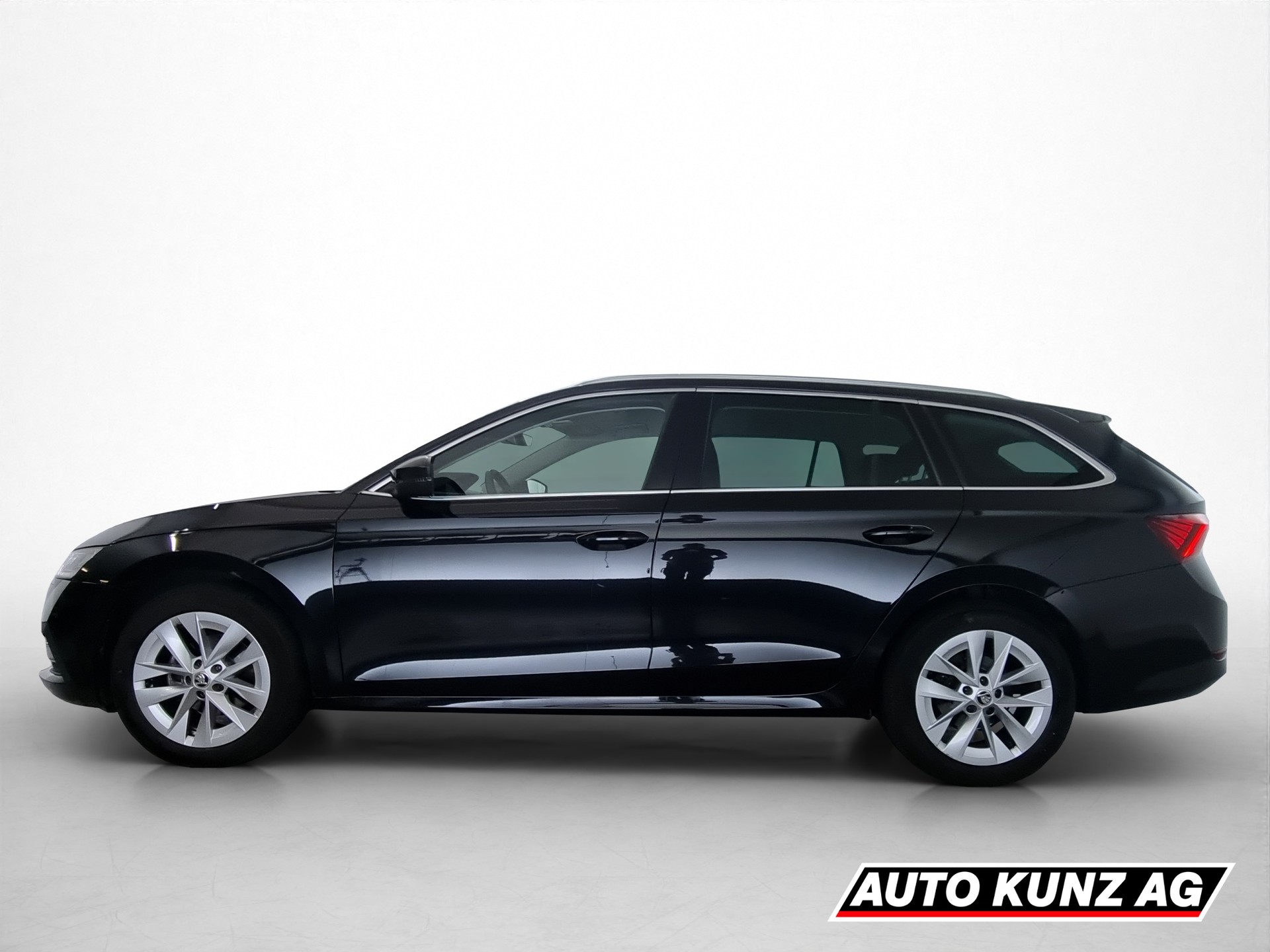 SKODA Octavia Combi 2.0 TDI 150 Ambition DSG-image-2