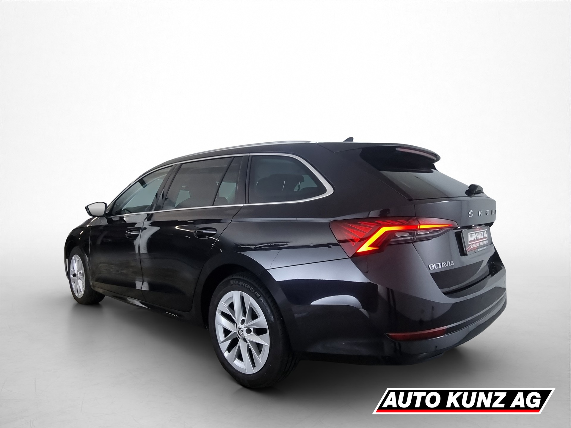 SKODA Octavia Combi 2.0 TDI 150 Ambition DSG-image-3