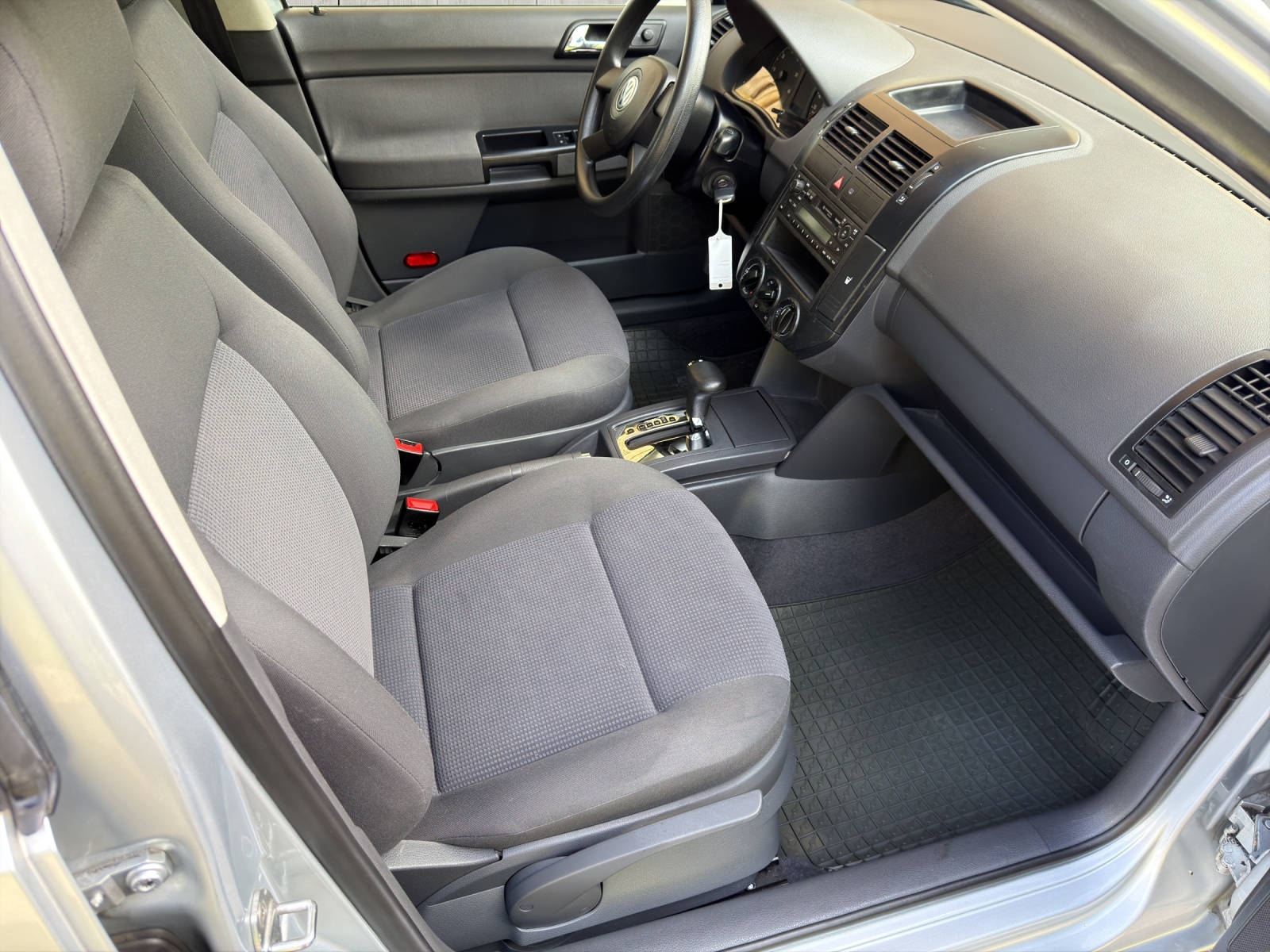 VW Polo 1.4 16V Highline-image-12