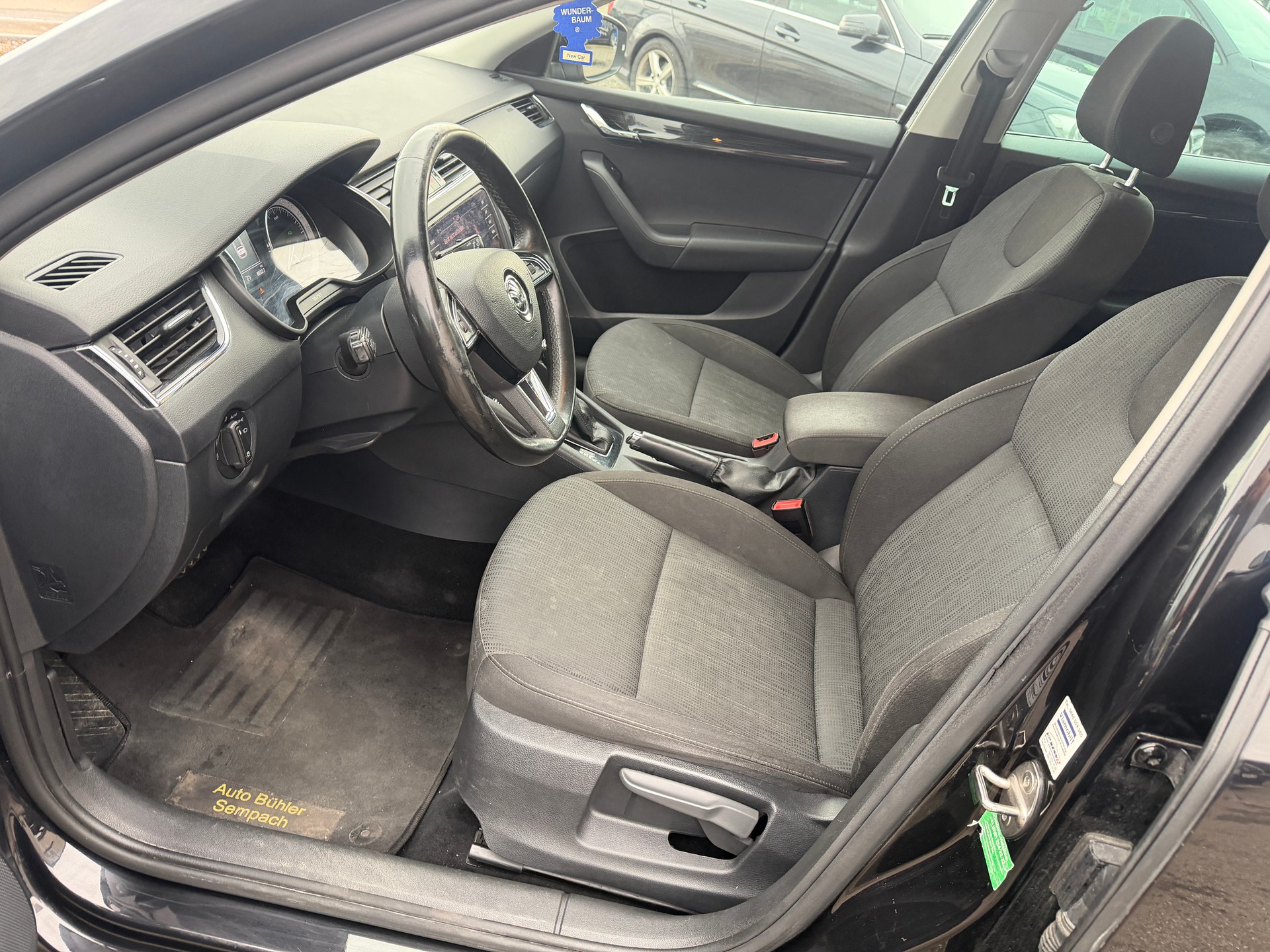 SKODA Octavia Combi 1.5 TSI Ambition DSG-image-7