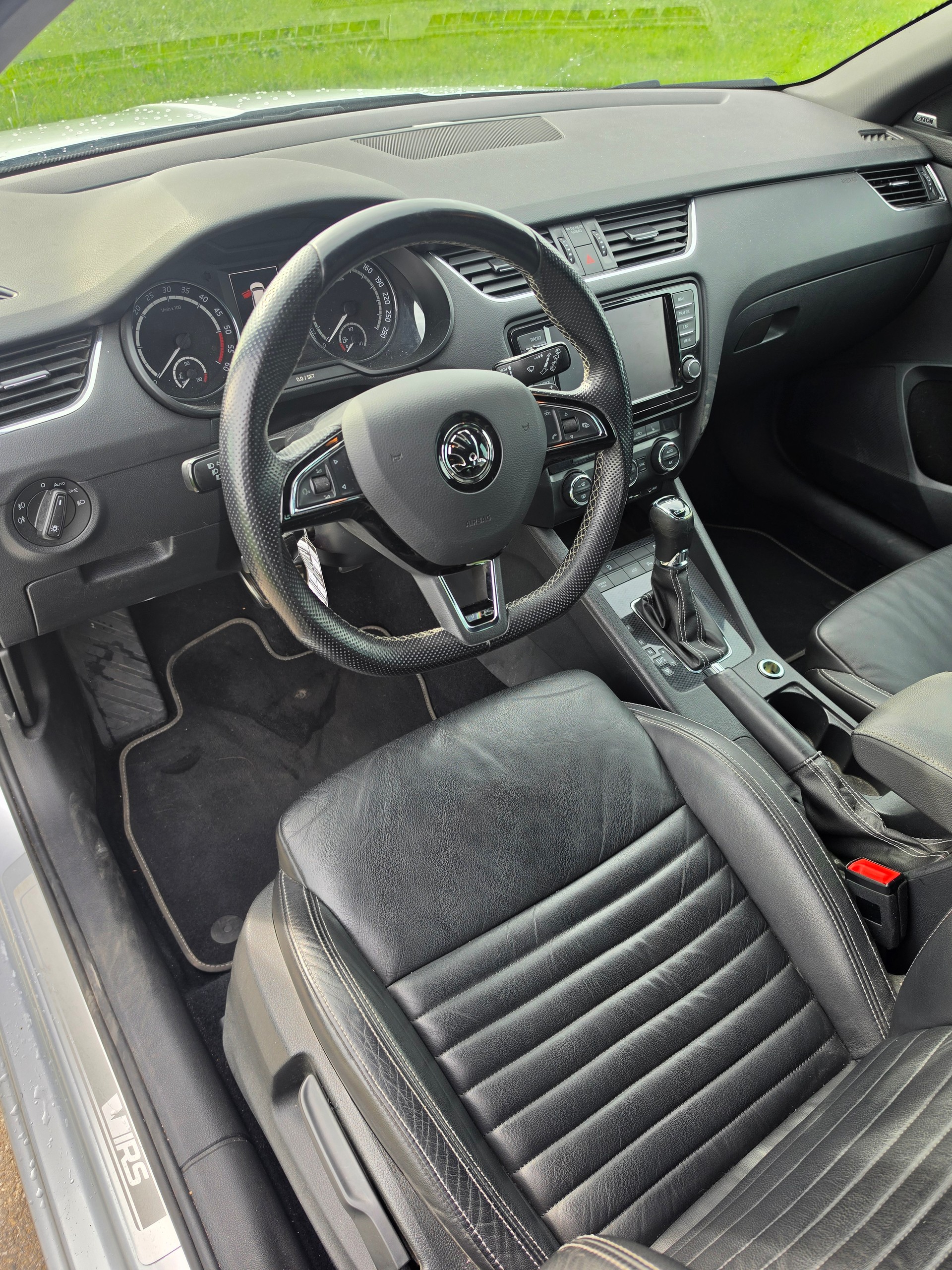 SKODA Octavia Combi 2.0 TDI RS 4x4 DSG-image-9