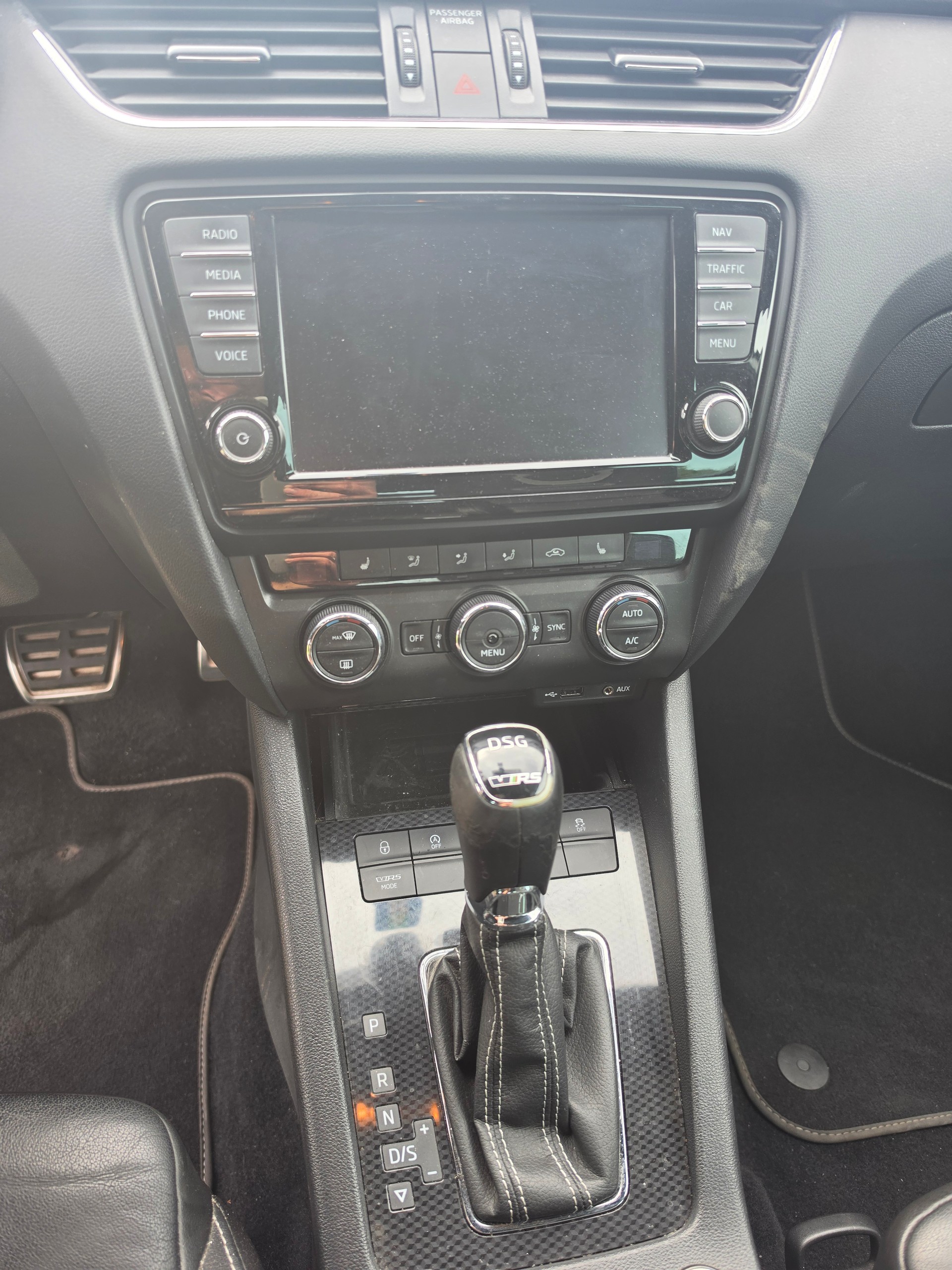 SKODA Octavia Combi 2.0 TDI RS 4x4 DSG-image-10