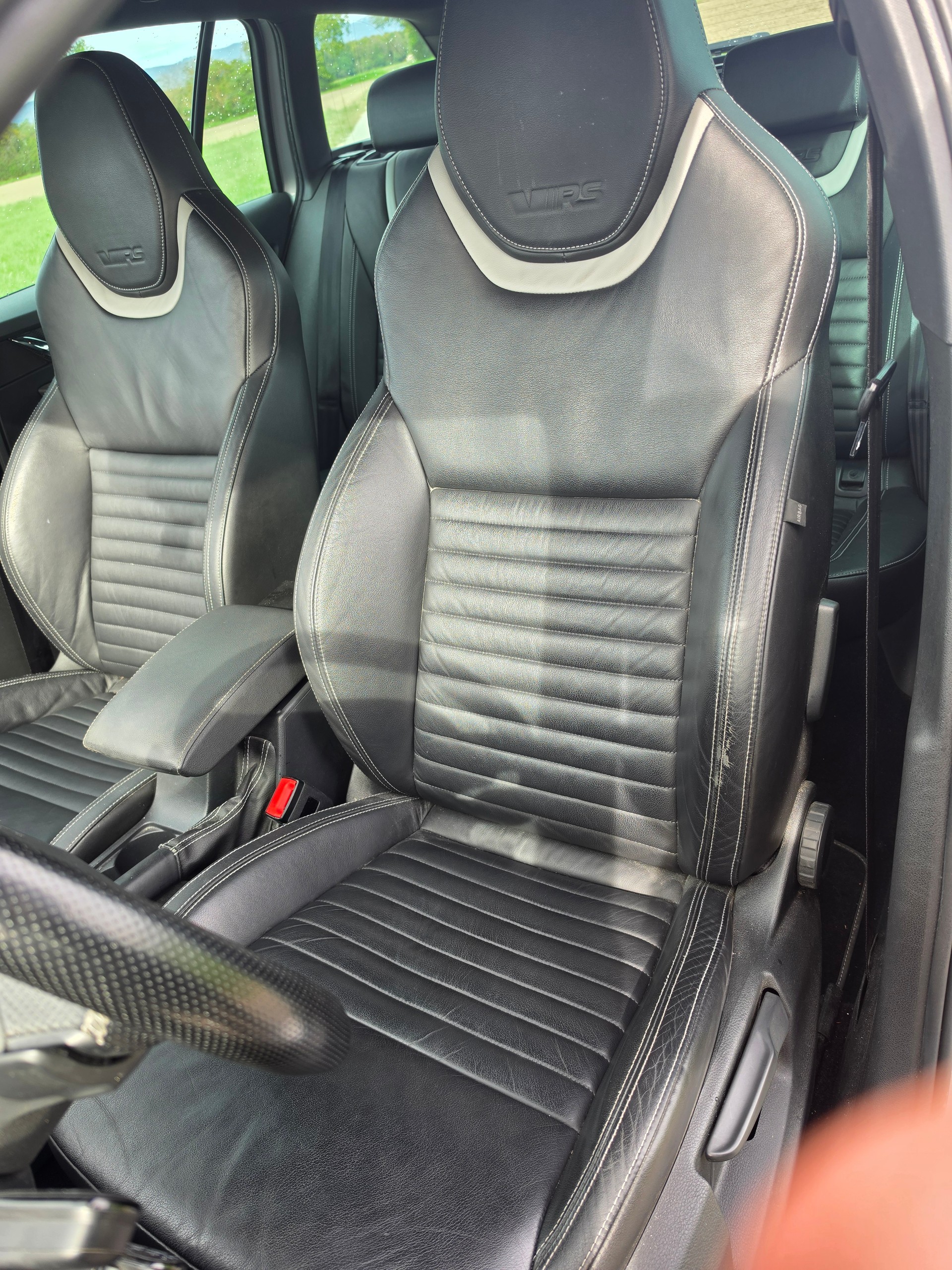 SKODA Octavia Combi 2.0 TDI RS 4x4 DSG-image-8