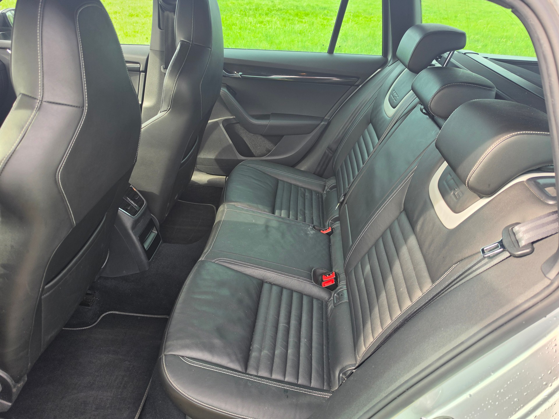 SKODA Octavia Combi 2.0 TDI RS 4x4 DSG-image-5