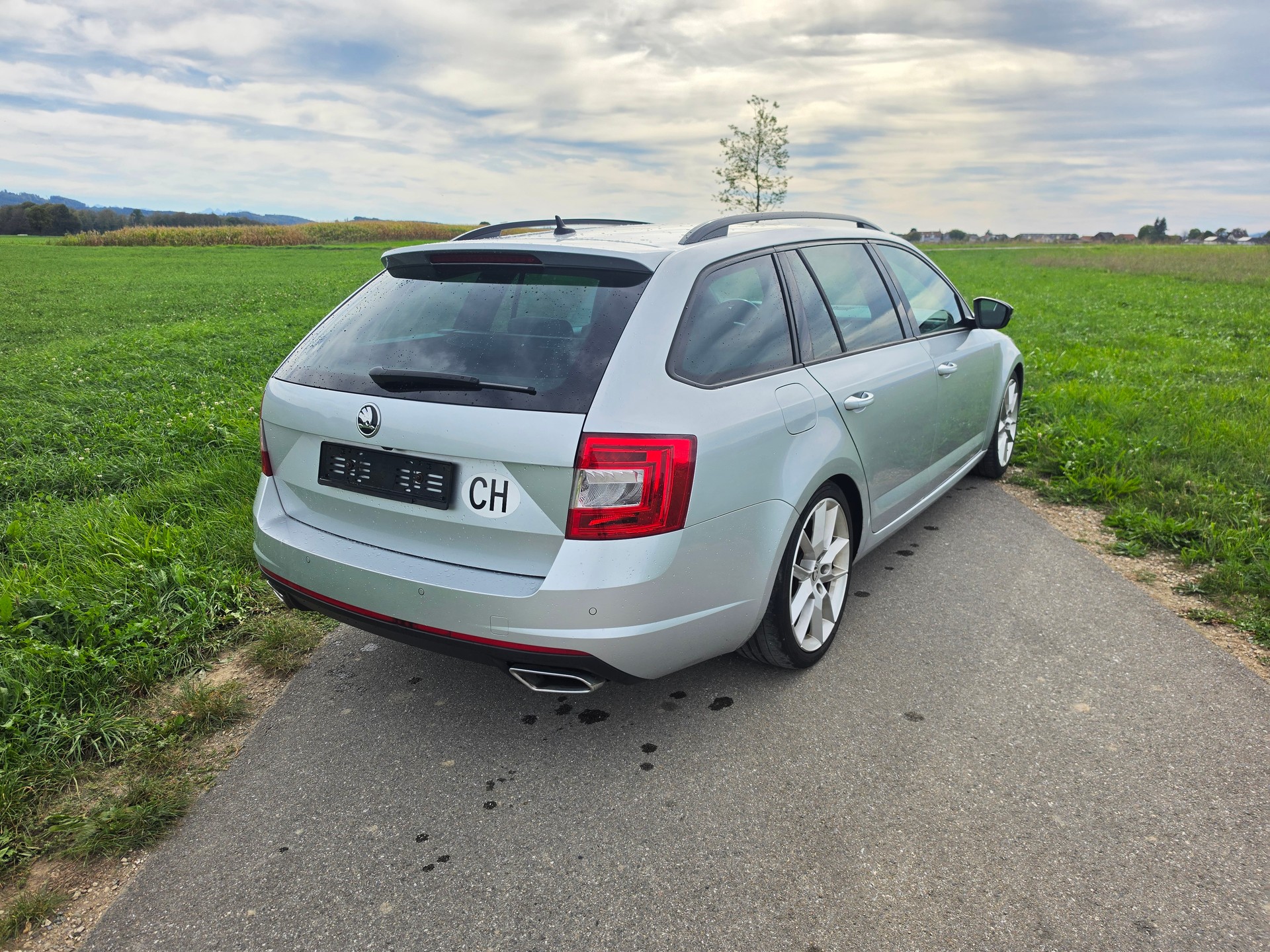 SKODA Octavia Combi 2.0 TDI RS 4x4 DSG-image-2