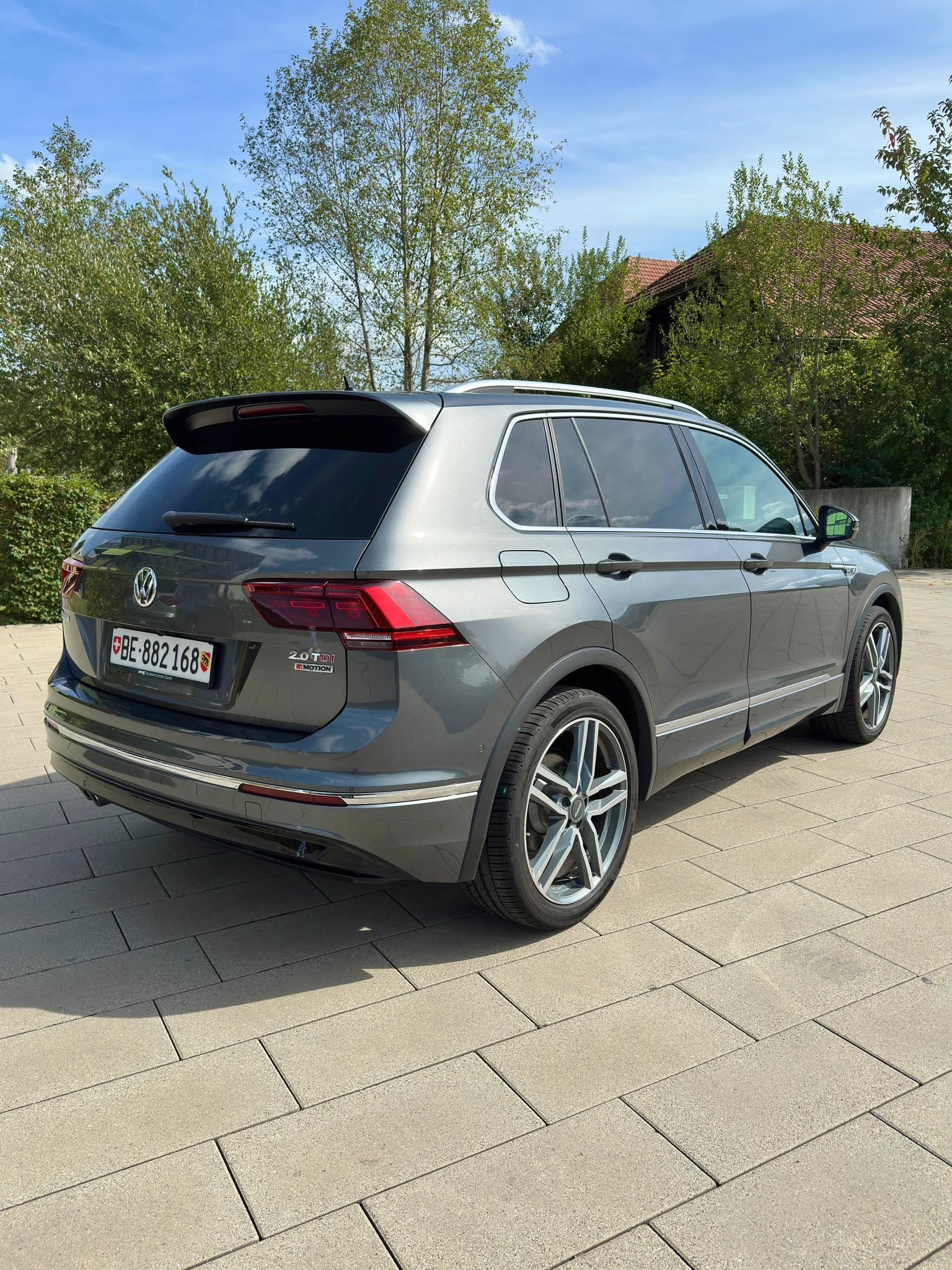 VW Tiguan 2.0 TDI SCR Highline 4Motion DSG-image-1