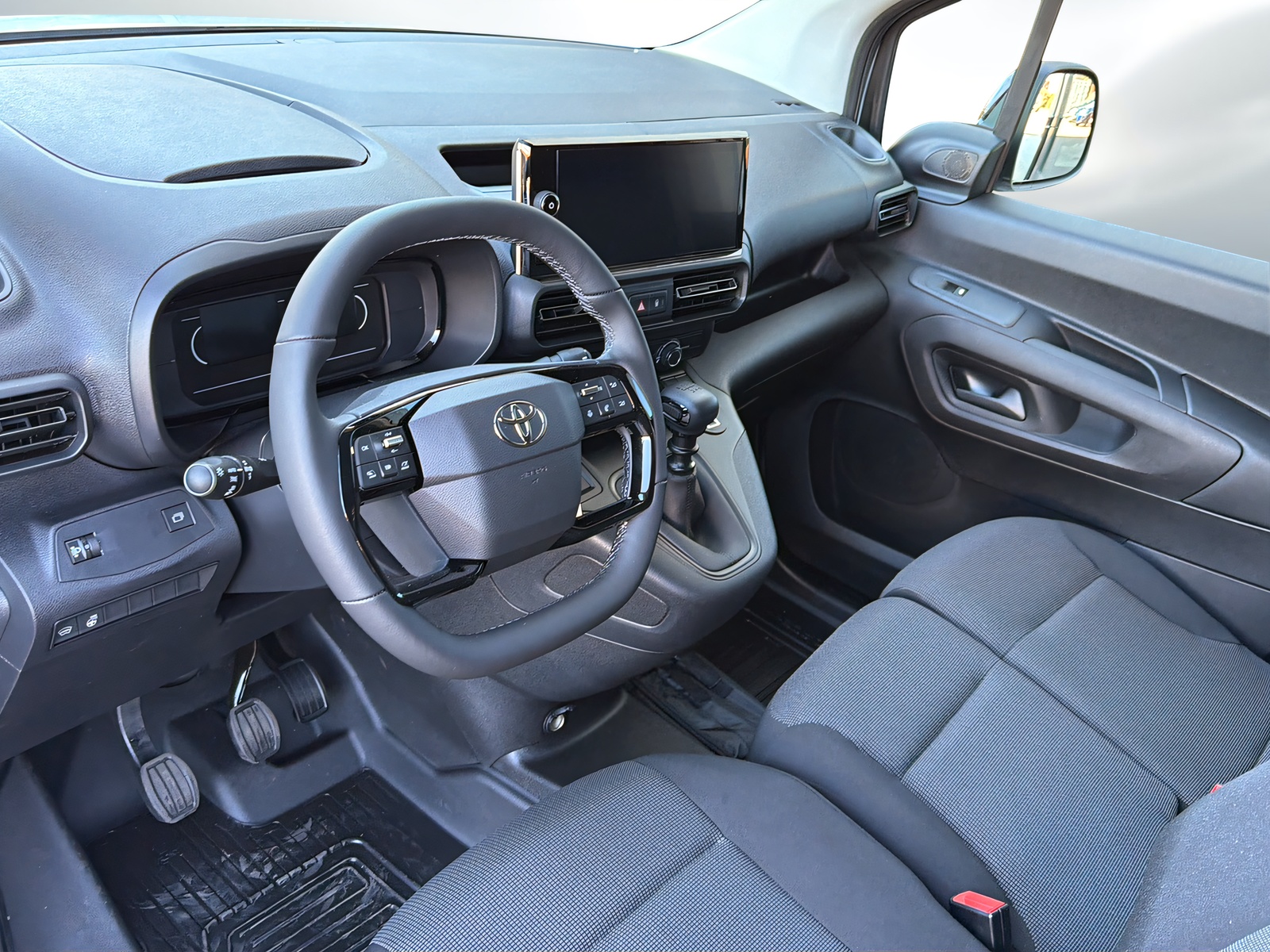 TOYOTA Proace City Van 1.2 Active Medium-image-4