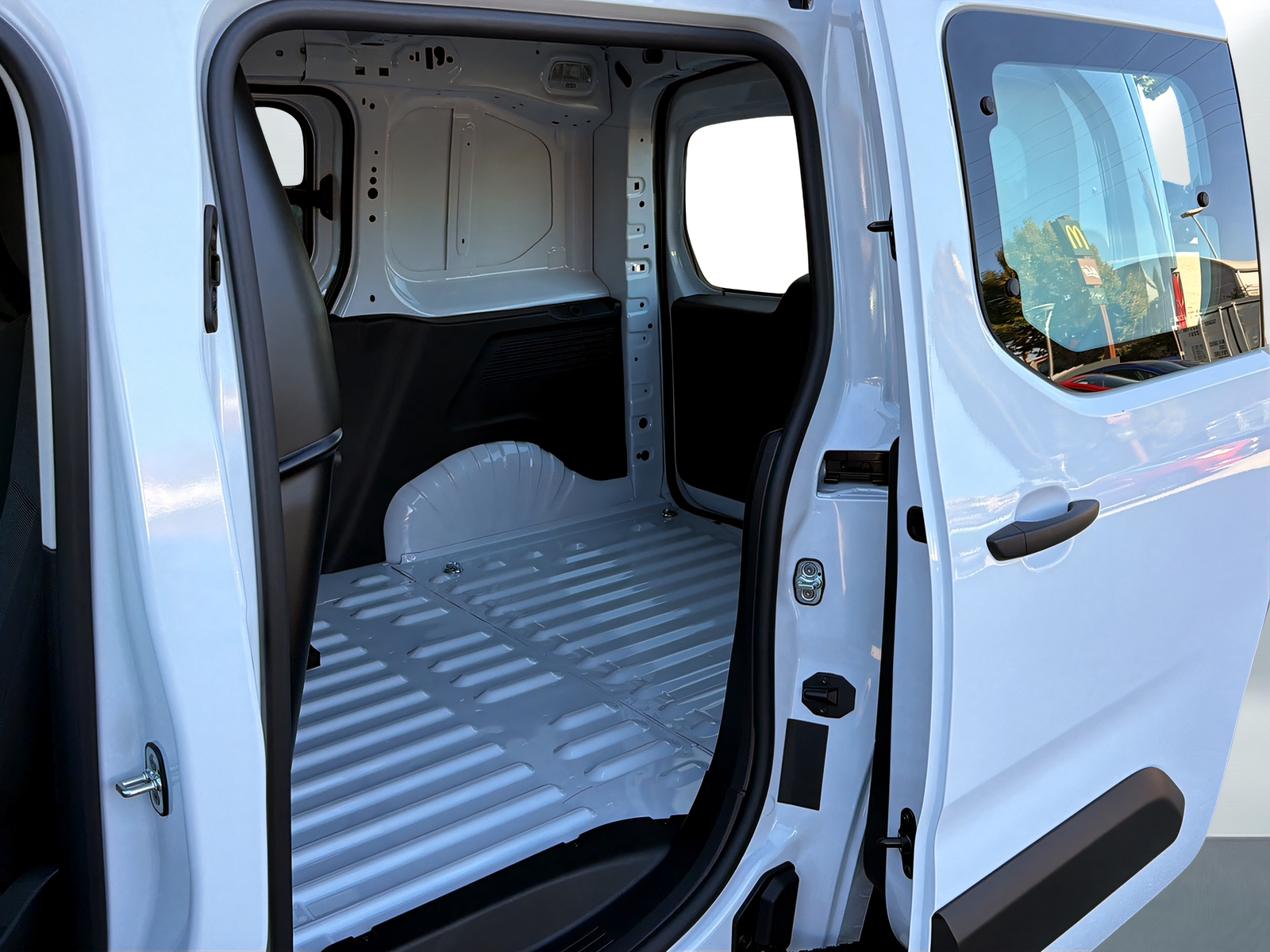 TOYOTA Proace City Van 1.2 Active Medium-image-8