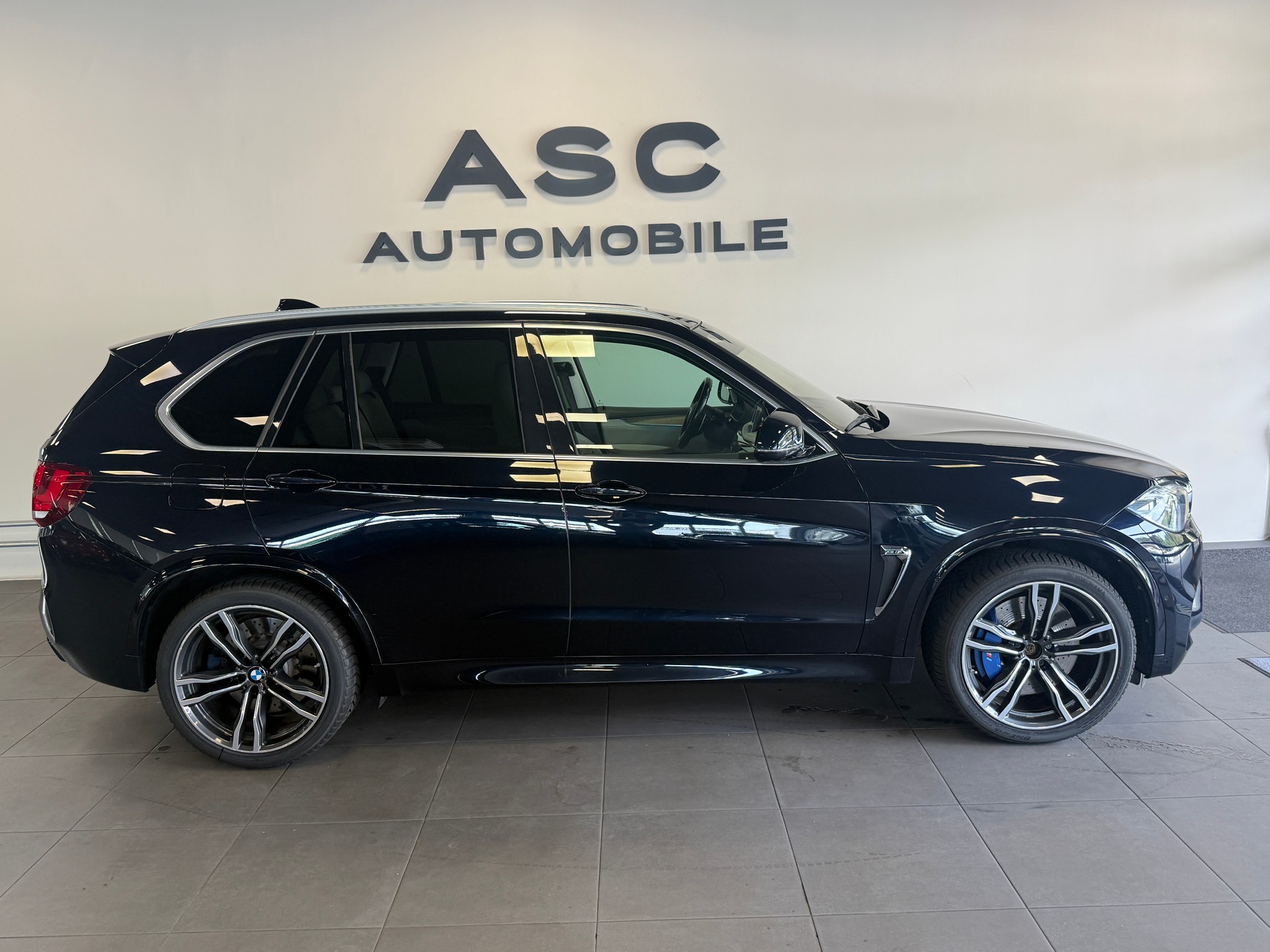 BMW X5M Edition Black Fire Steptronic-image-2