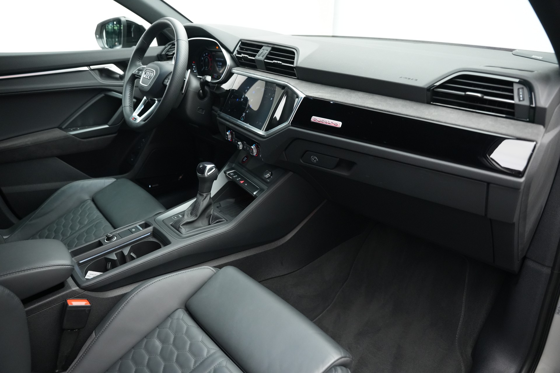 AUDI RS Q3 Sportback quattro S tronic *CH-Fahrzeug* *Sonos* *Sportfahrwerk Plus*-image-11