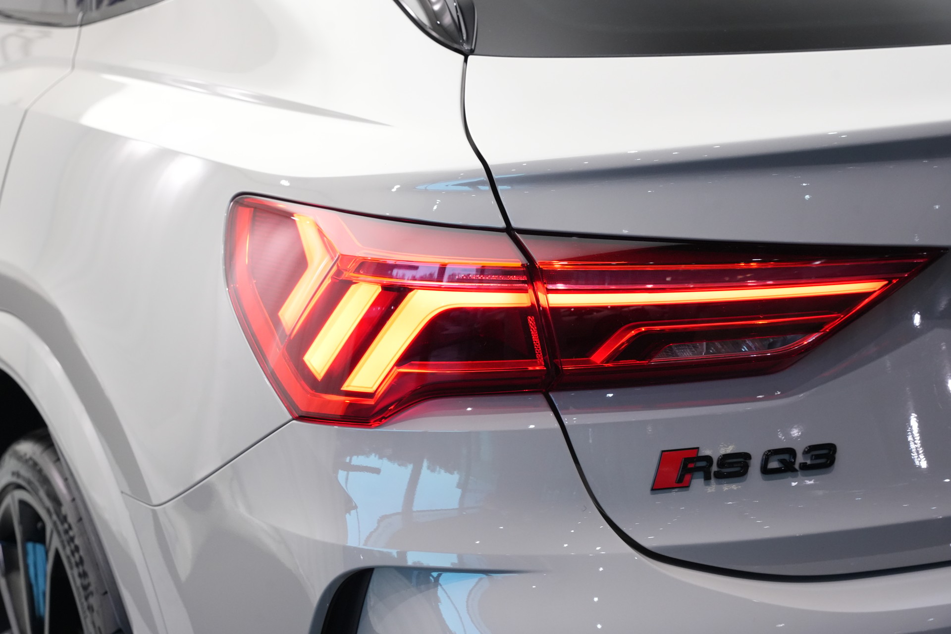 AUDI RS Q3 Sportback quattro S tronic *CH-Fahrzeug* *Sonos* *Sportfahrwerk Plus*-image-33