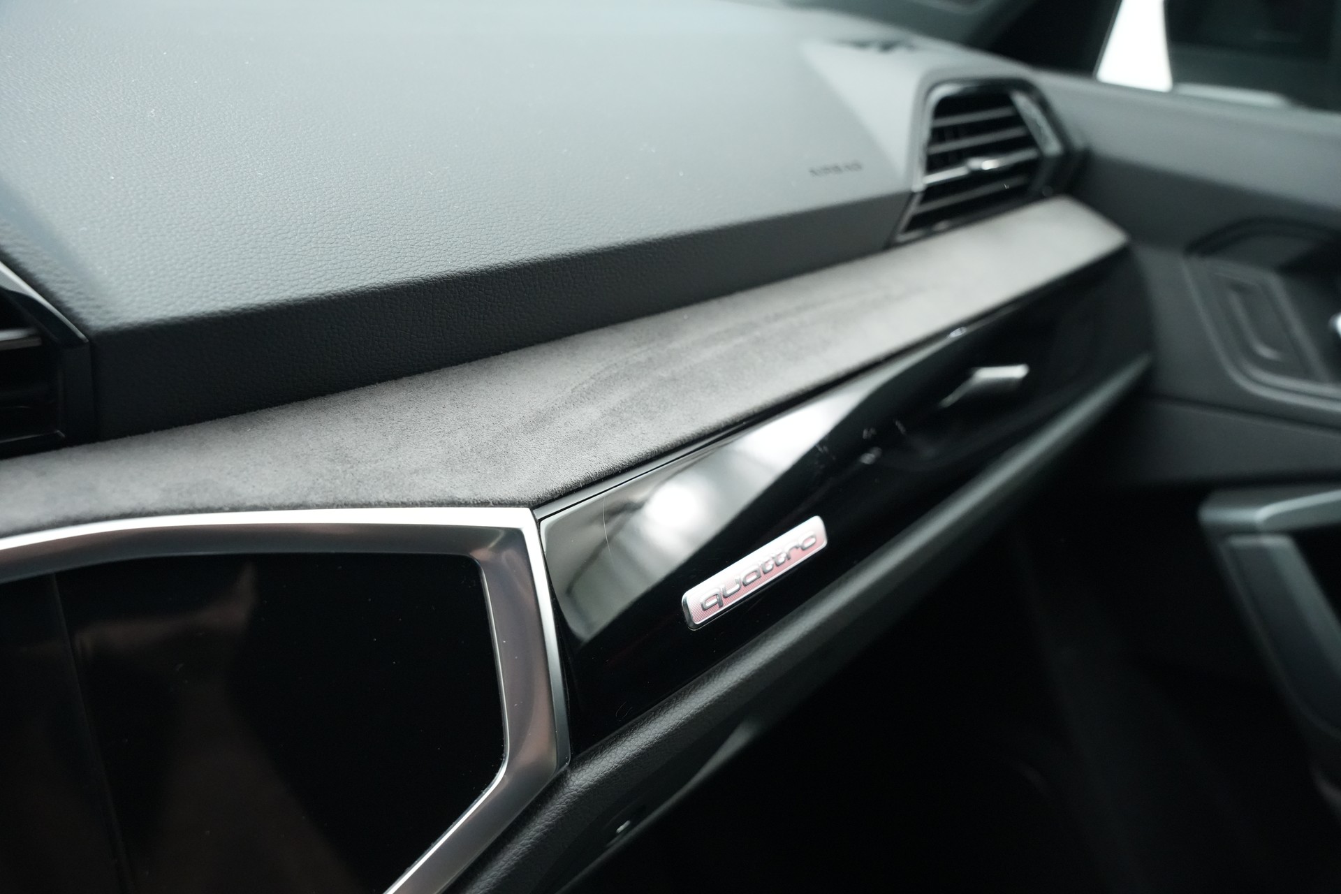 AUDI RS Q3 Sportback quattro S tronic *CH-Fahrzeug* *Sonos* *Sportfahrwerk Plus*-image-21