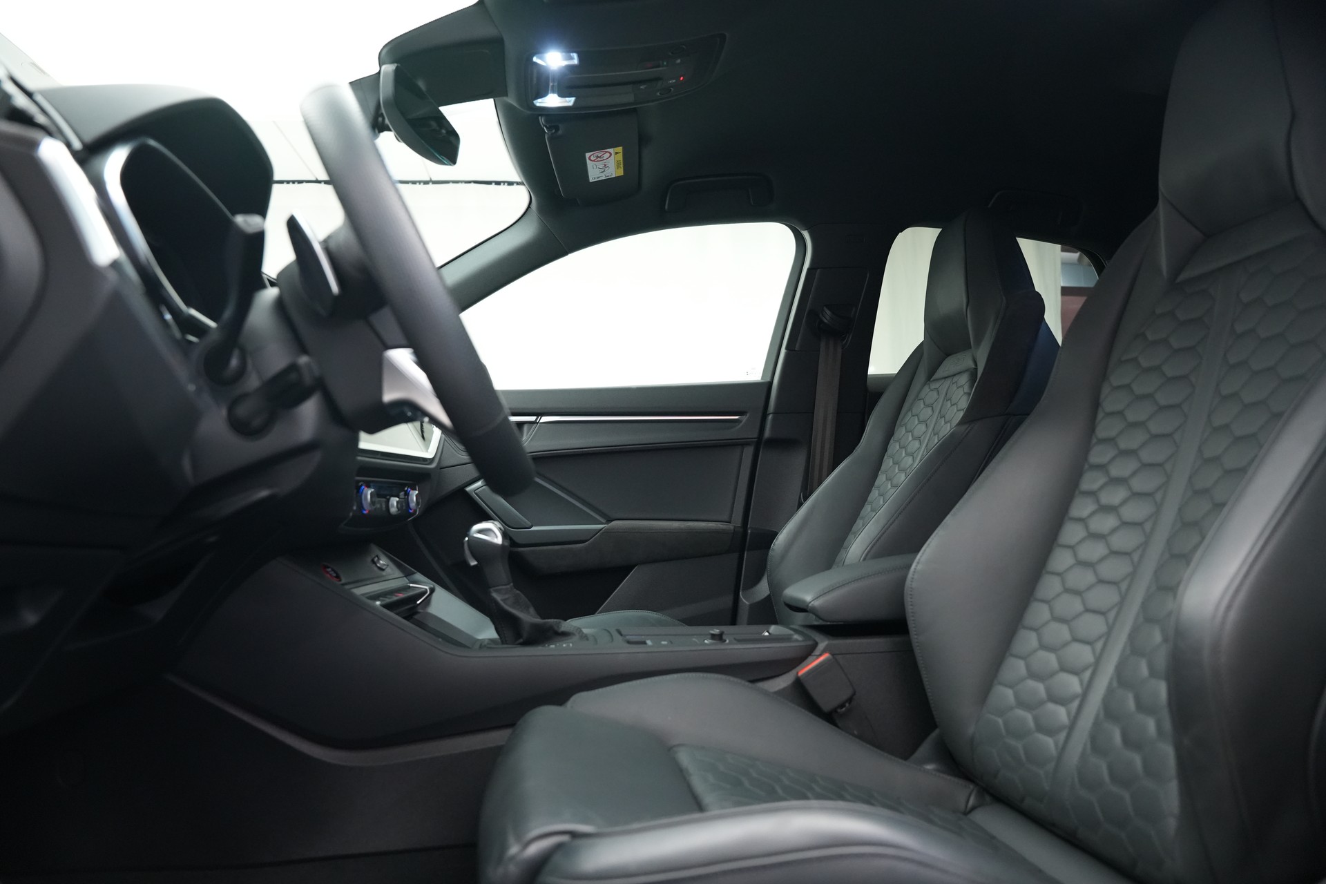 AUDI RS Q3 Sportback quattro S tronic *CH-Fahrzeug* *Sonos* *Sportfahrwerk Plus*-image-14