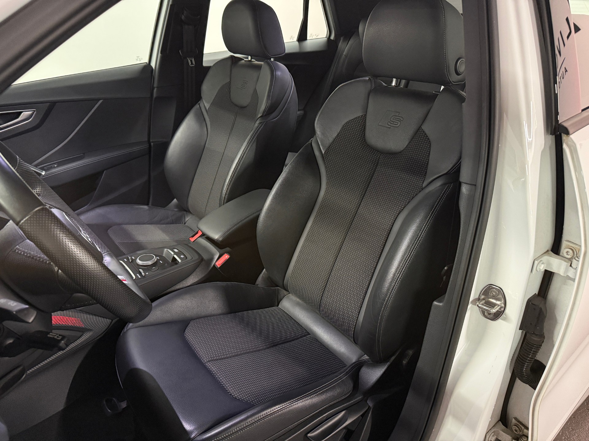 AUDI Q2 1.0 TFSI S-Line-image-10