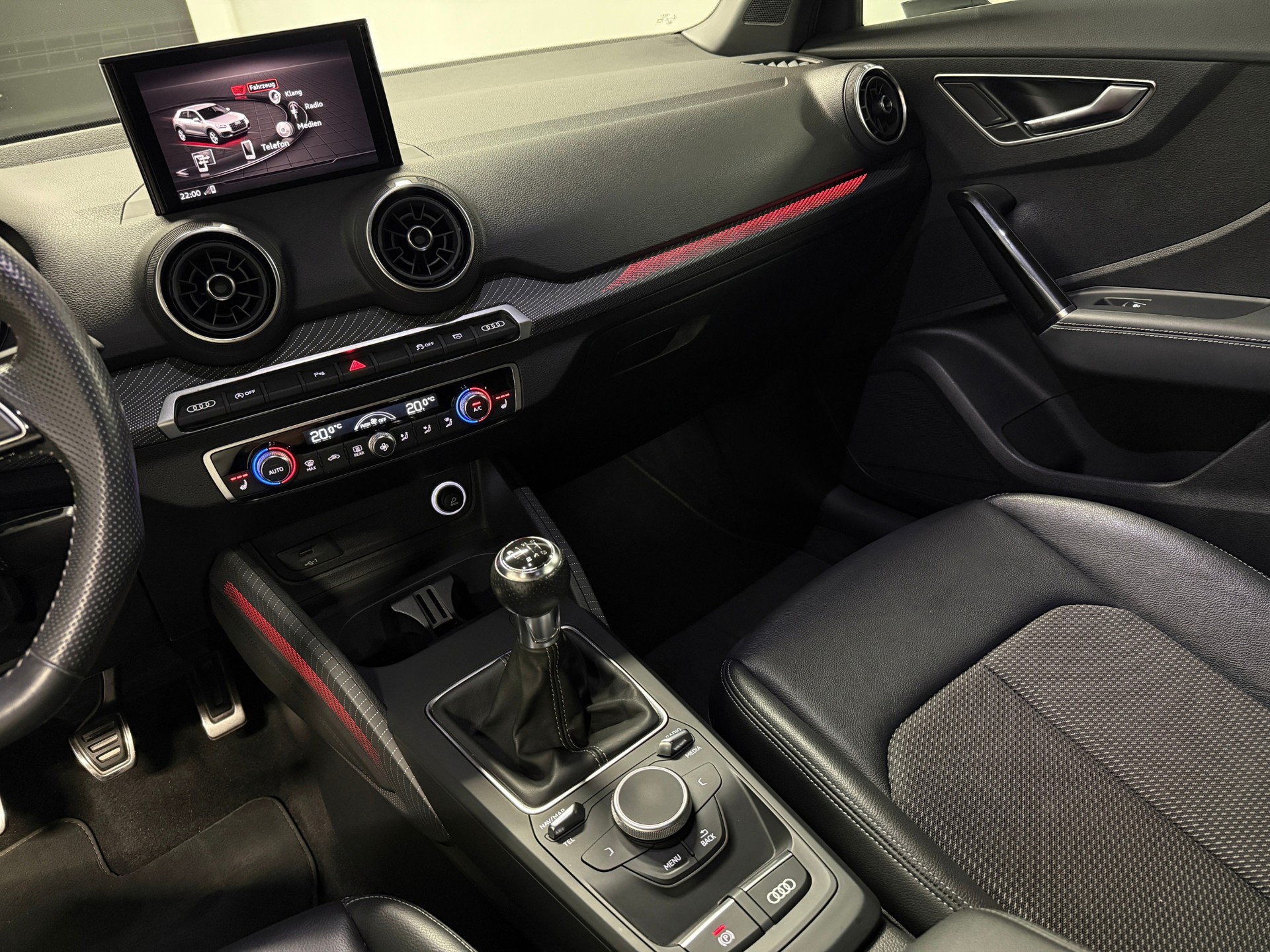 AUDI Q2 1.0 TFSI S-Line-image-13